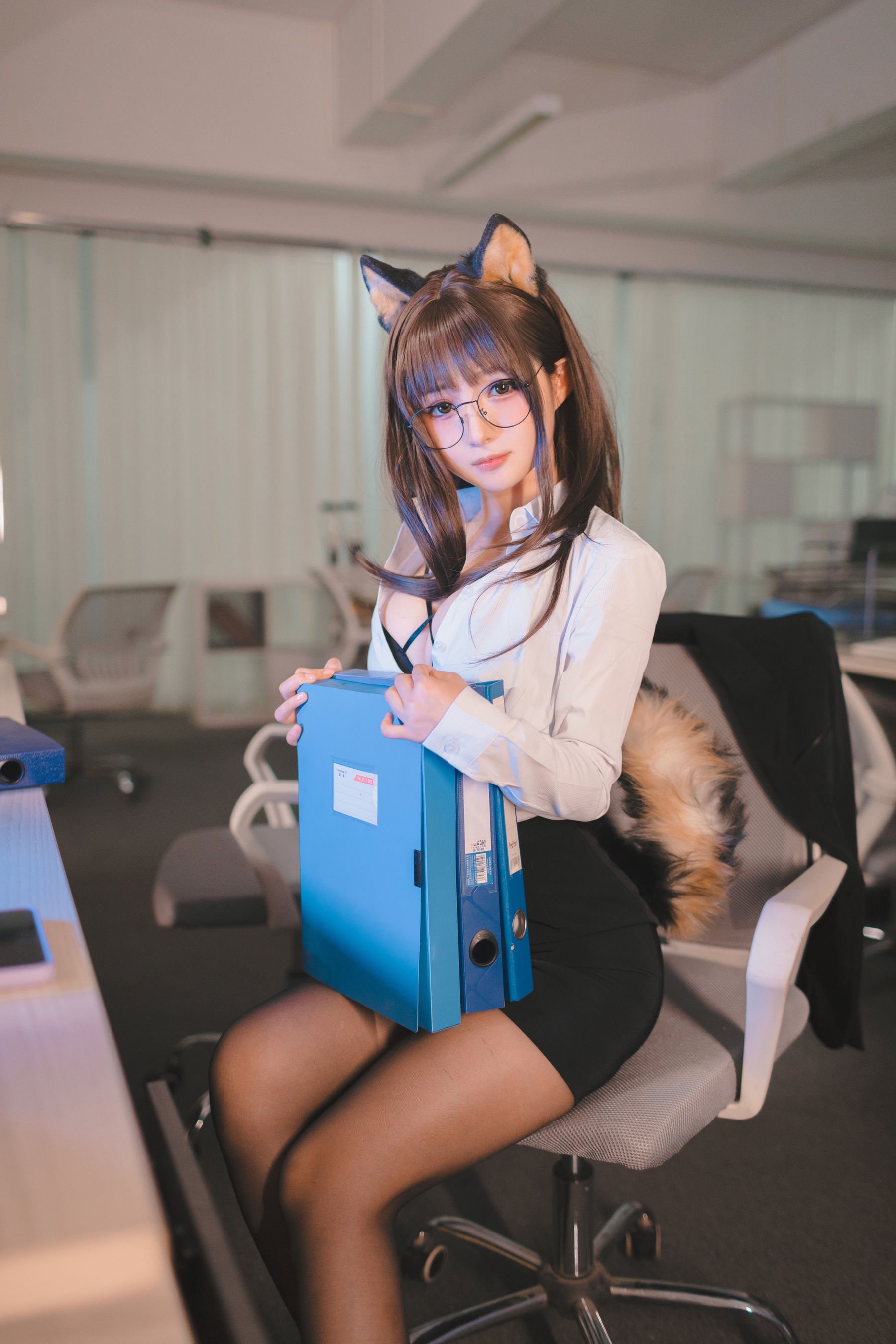 [福利COS] 桜井宁宁 - 柴犬OL