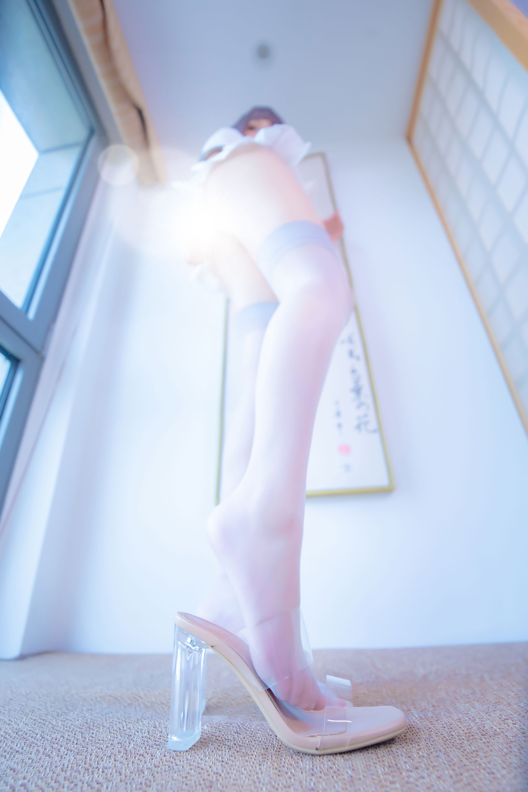 [福利COS] 神楽坂真冬 灰丝吊带JK