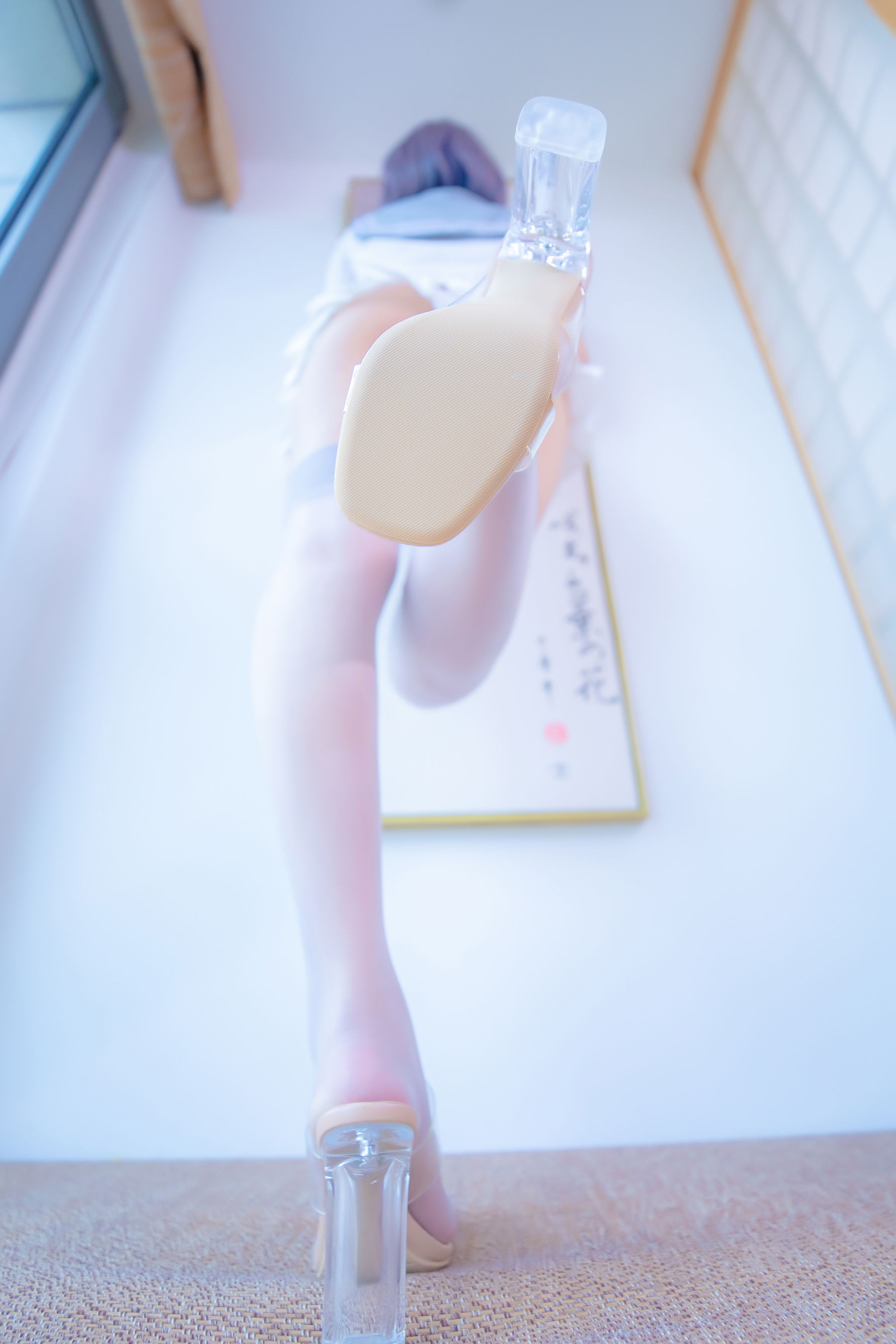 [福利COS] 神楽坂真冬 灰丝吊带JK