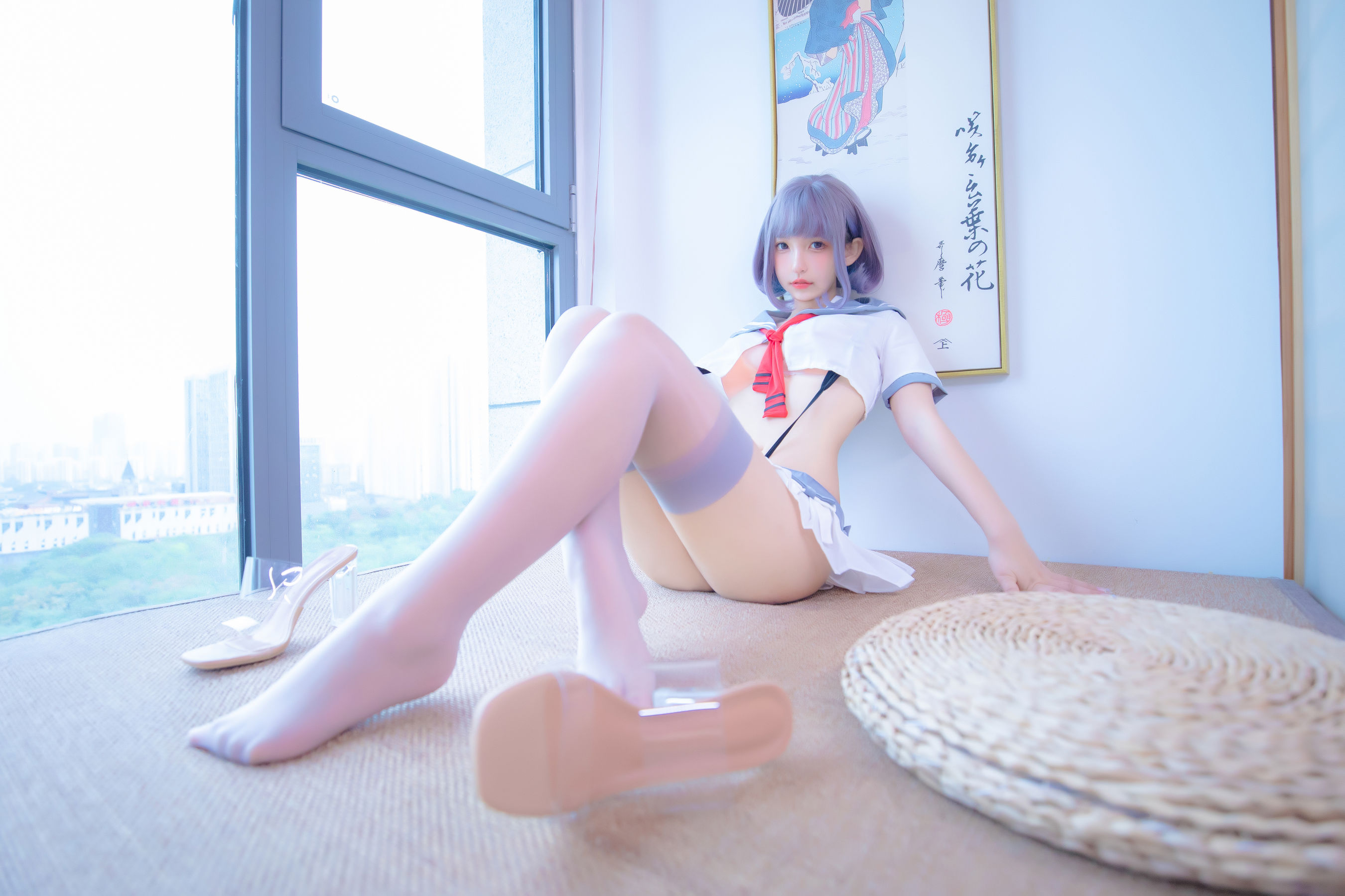 [福利COS] 神楽坂真冬 灰丝吊带JK
