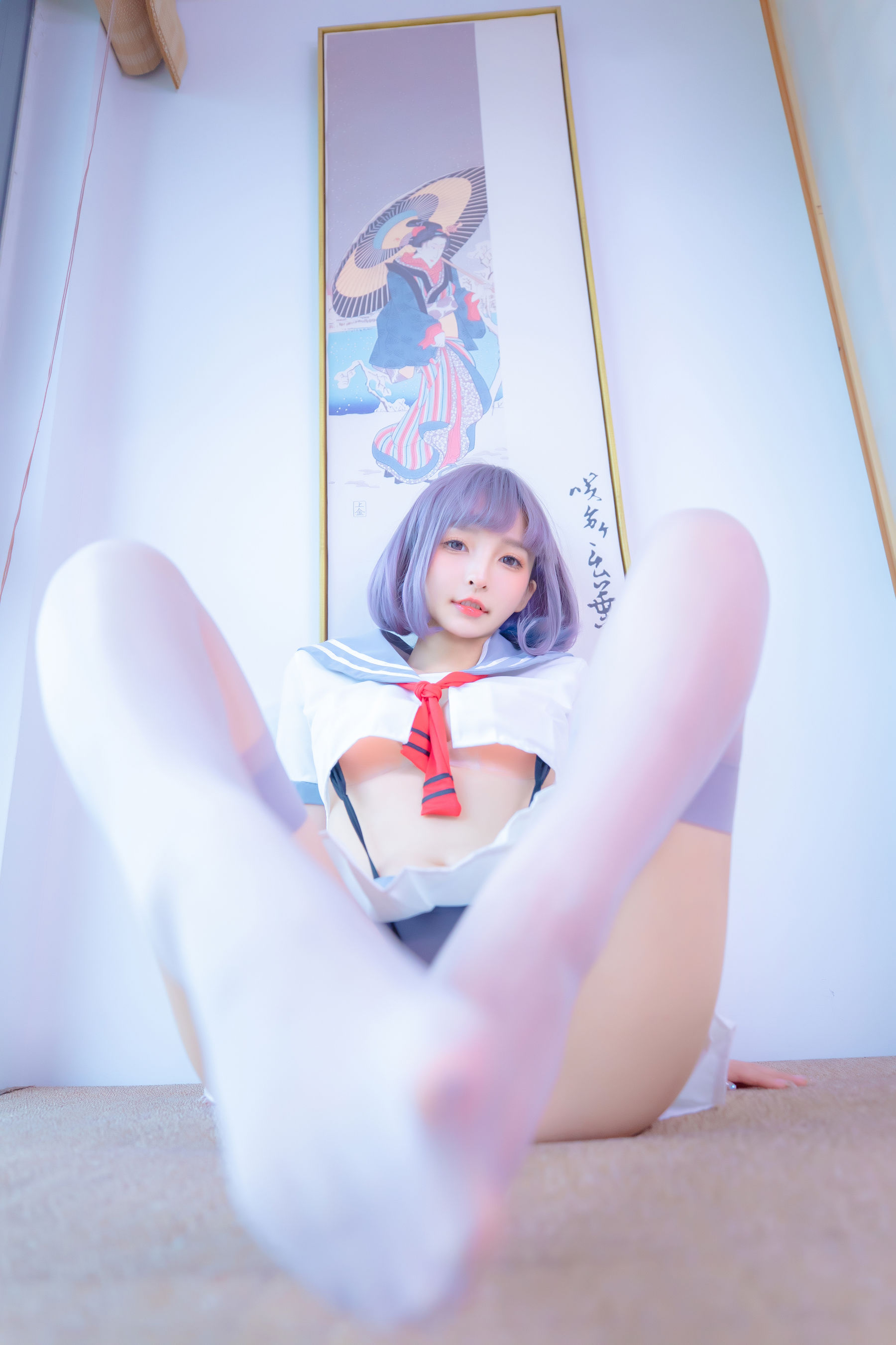 [福利COS] 神楽坂真冬 灰丝吊带JK