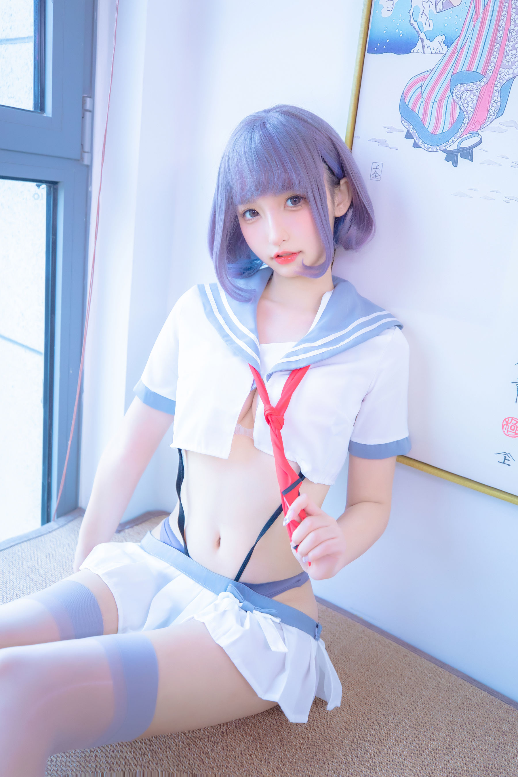 [福利COS] 神楽坂真冬 灰丝吊带JK