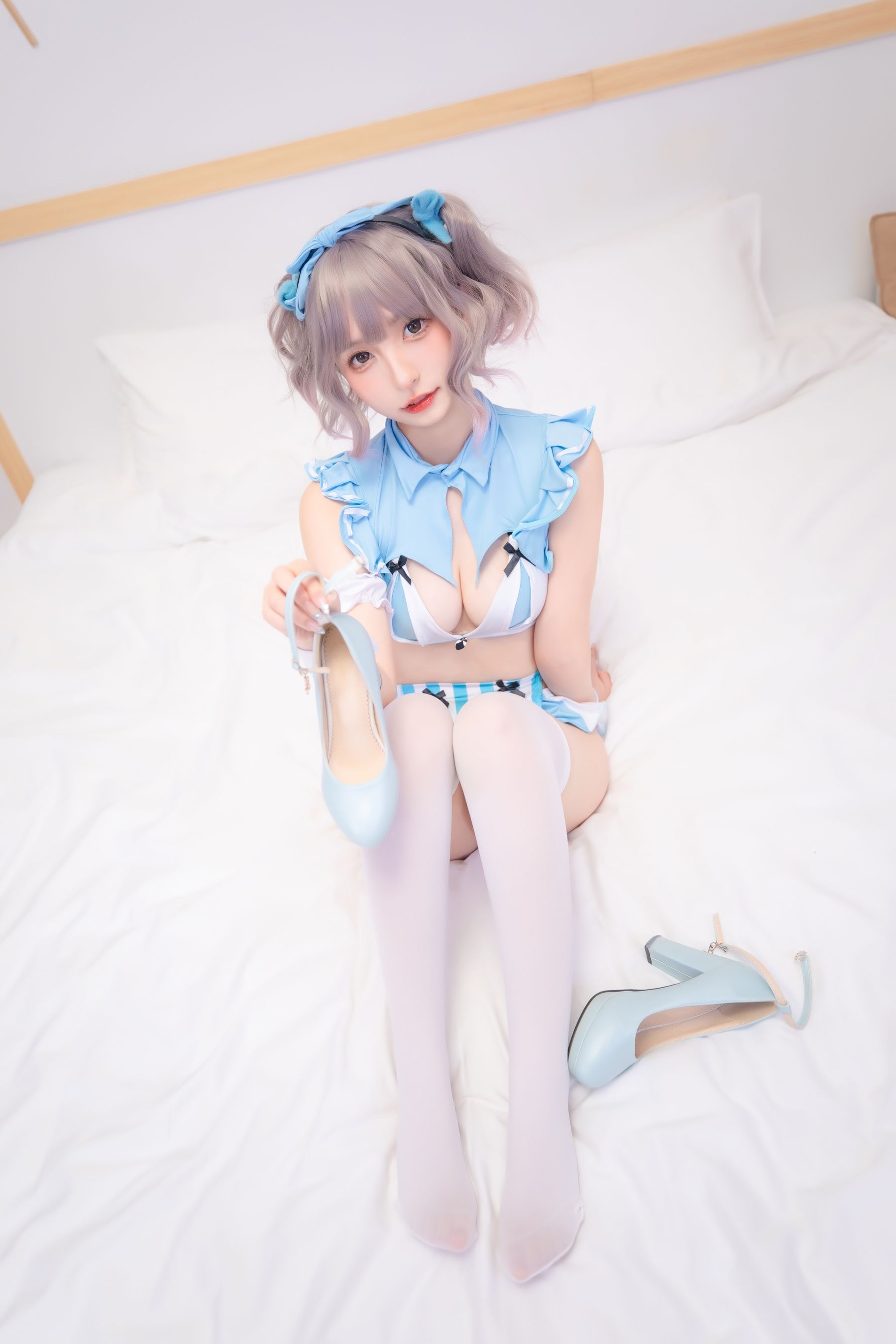 [福利COS] 神楽坂真冬 蓝调女仆