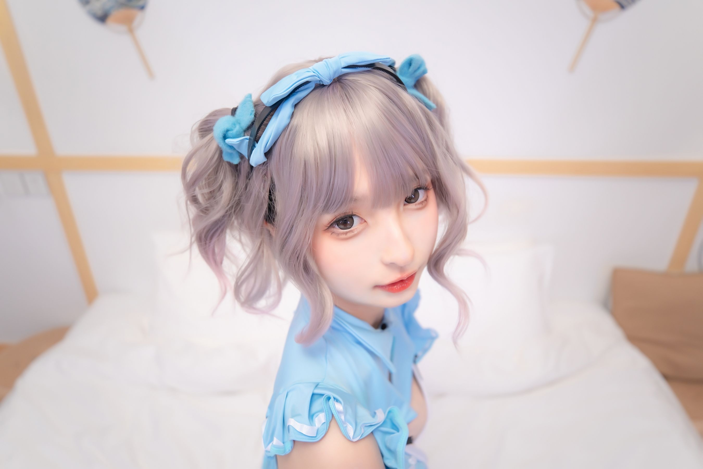 [福利COS] 神楽坂真冬 蓝调女仆