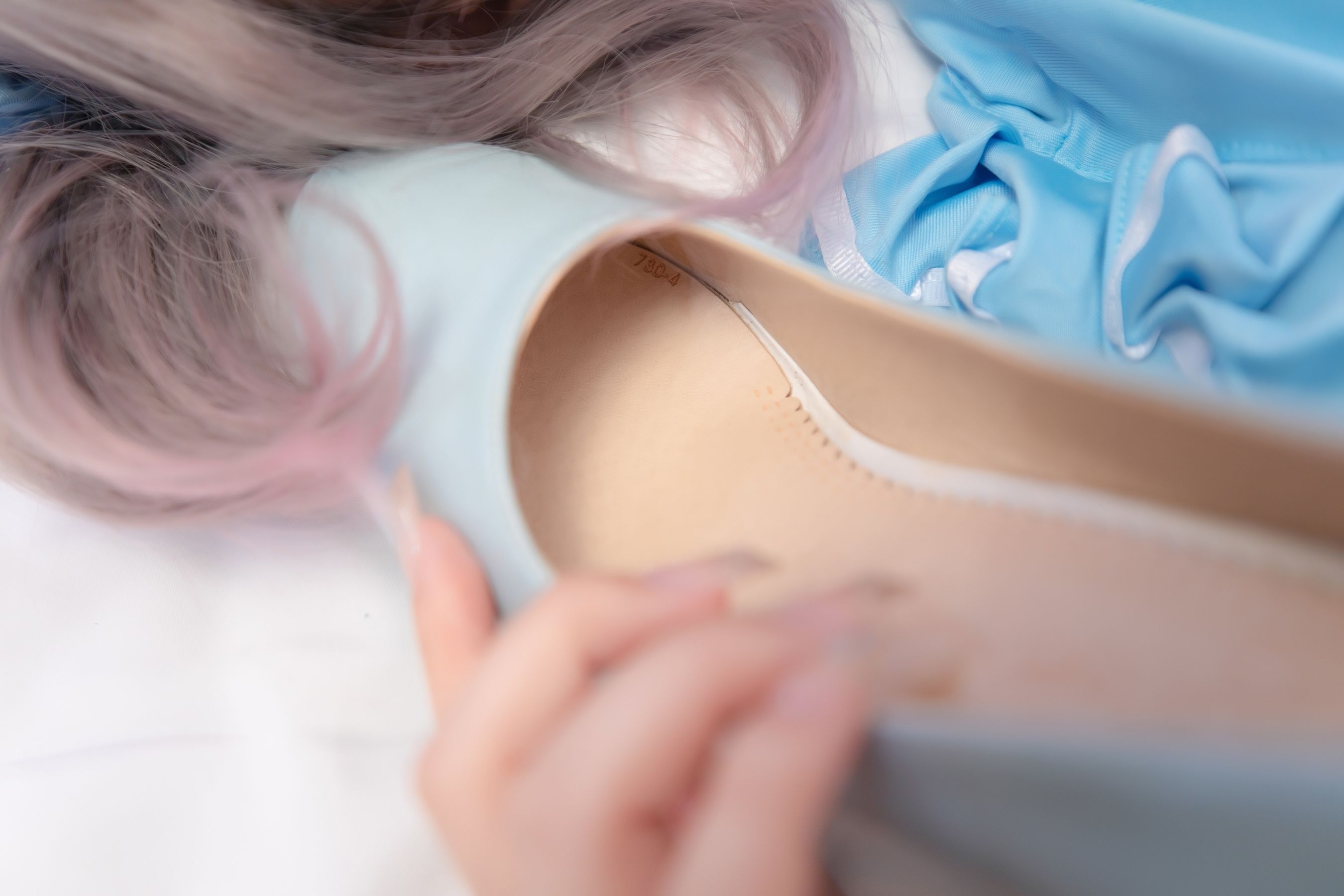[福利COS] 神楽坂真冬 蓝调女仆