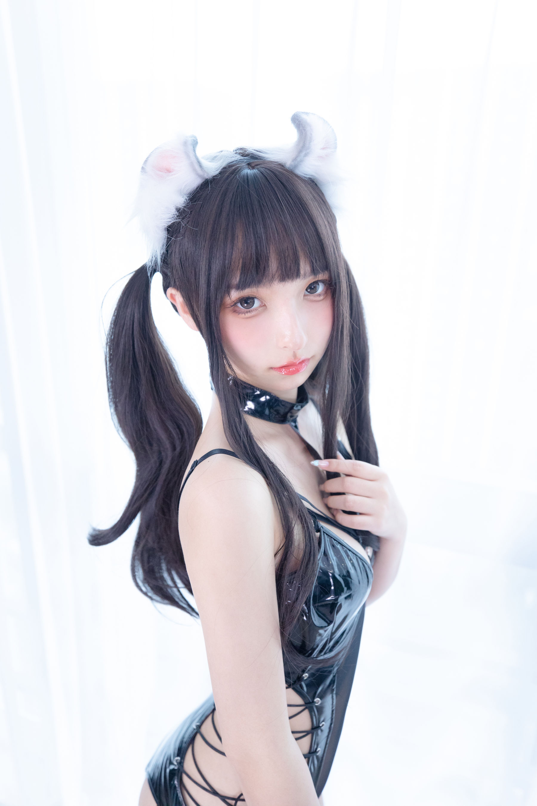 [福利COS] 萝莉神楽板真冬 黑丝与黑胶