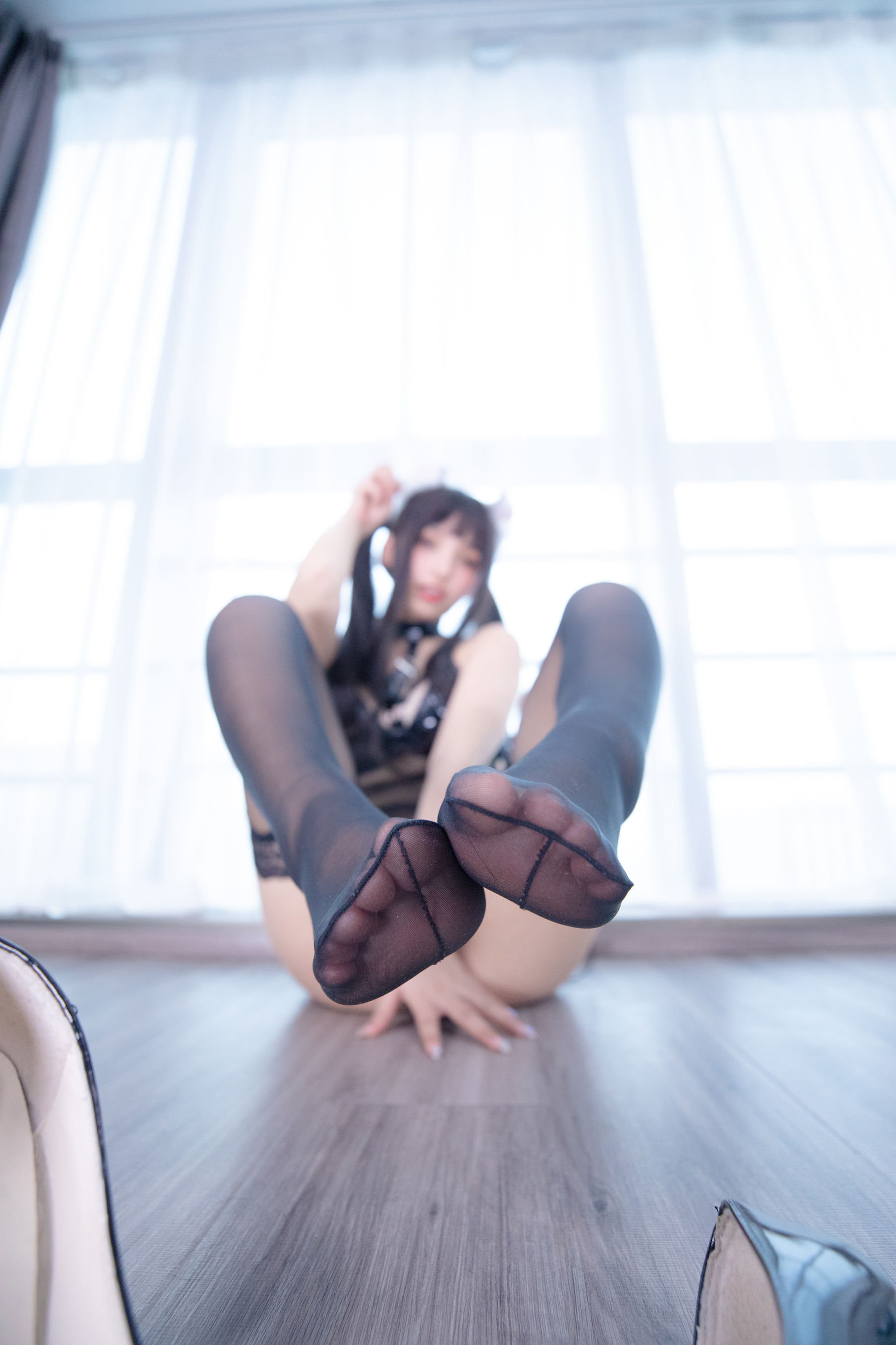 [福利COS] 萝莉神楽板真冬 黑丝与黑胶