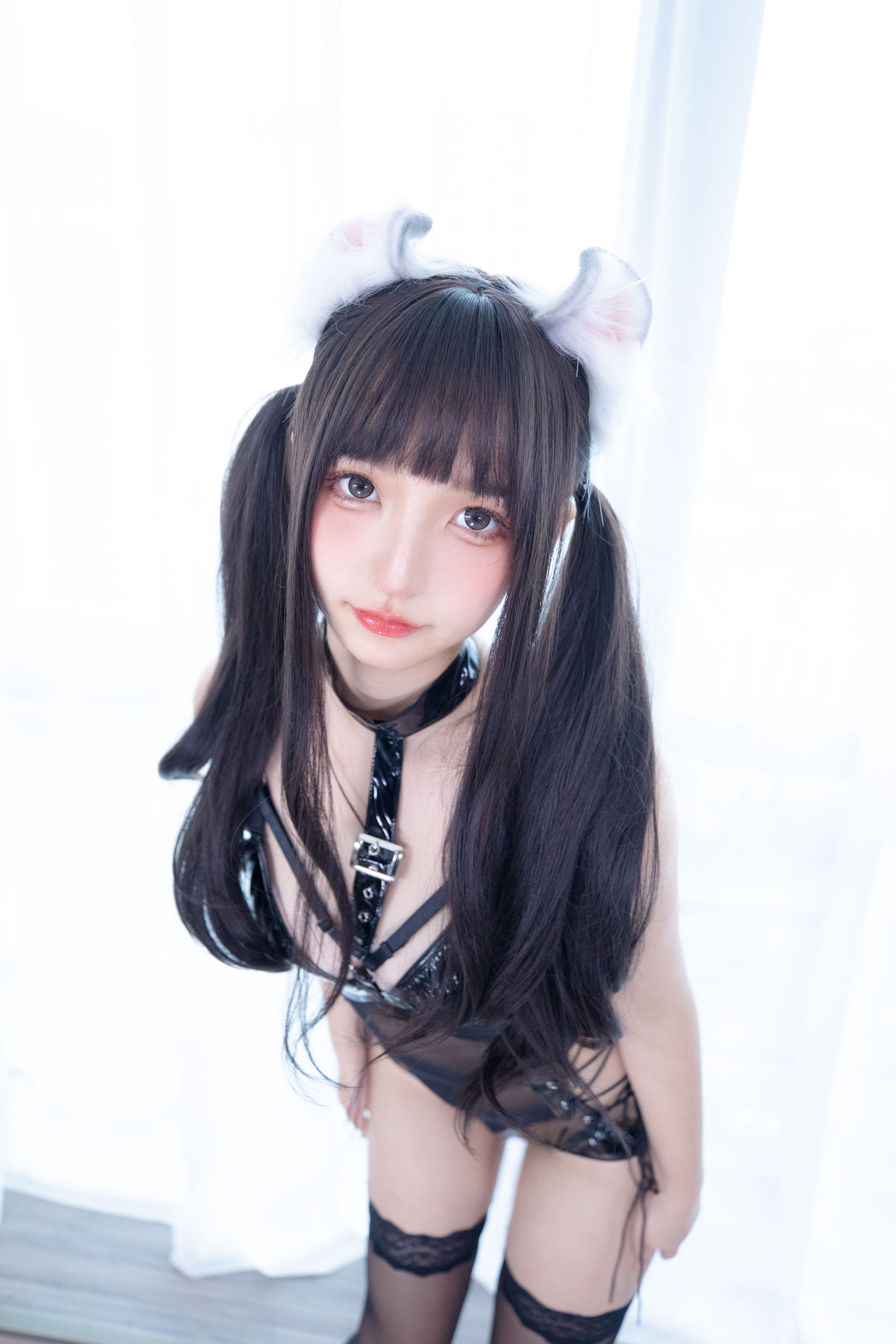 [福利COS] 萝莉神楽板真冬 黑丝与黑胶