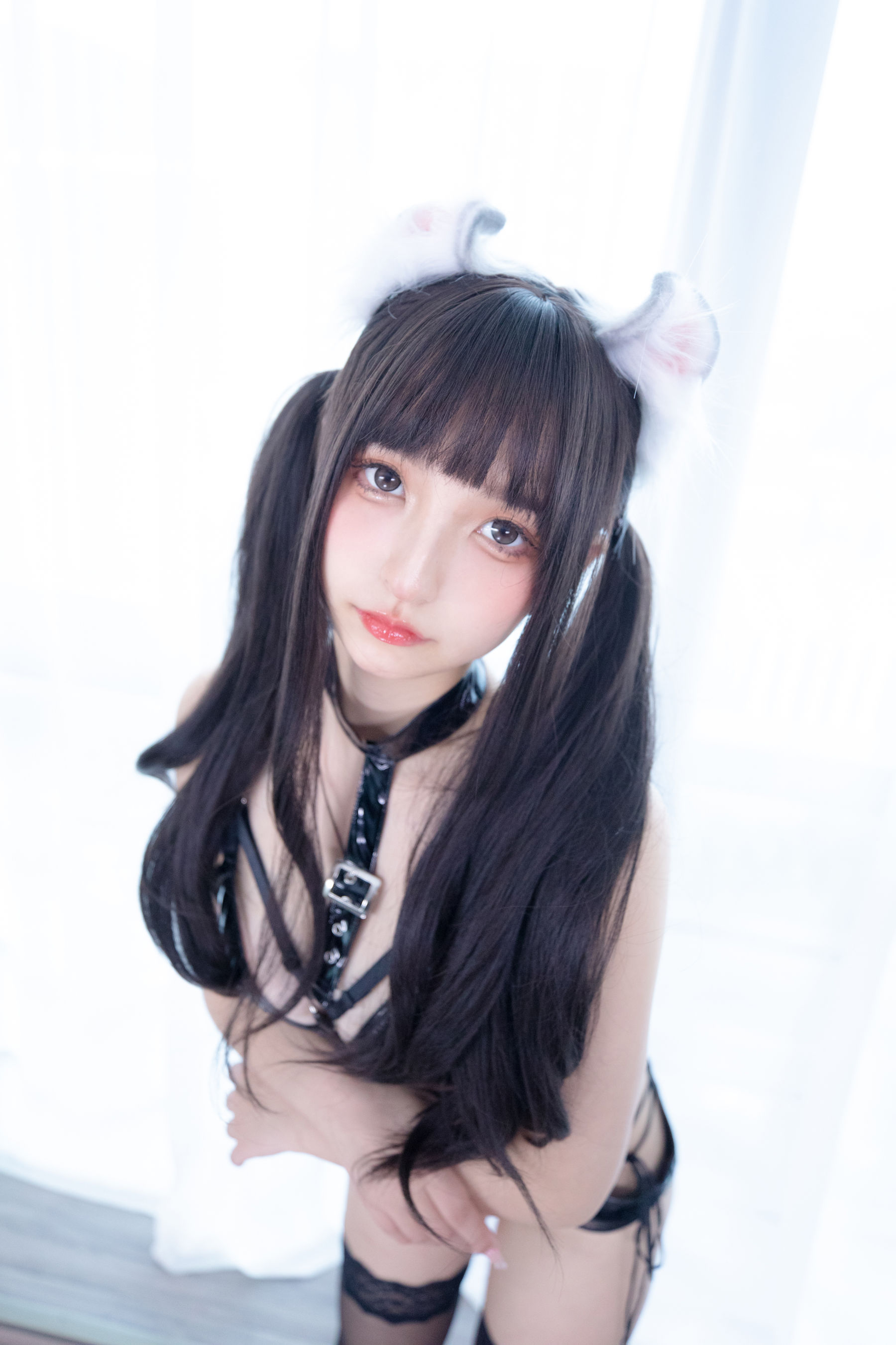 [福利COS] 萝莉神楽板真冬 黑丝与黑胶