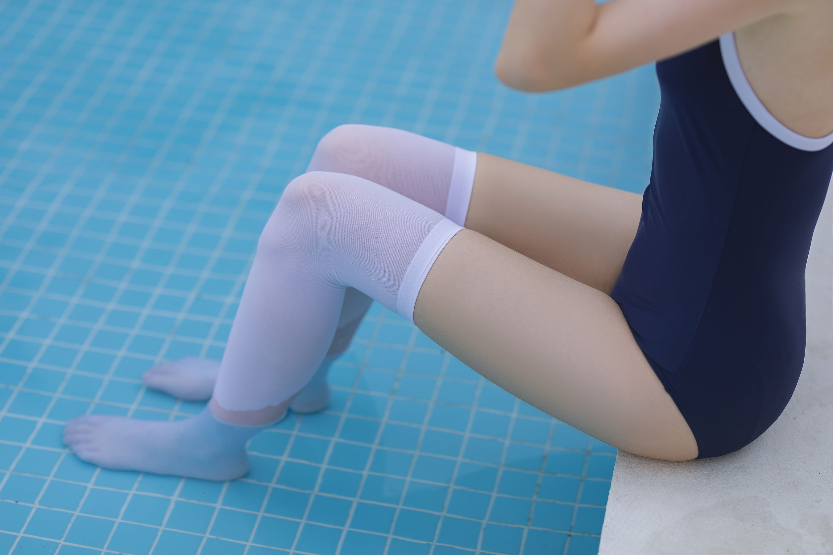 [福利COS] 许岚 - 泳池死库水