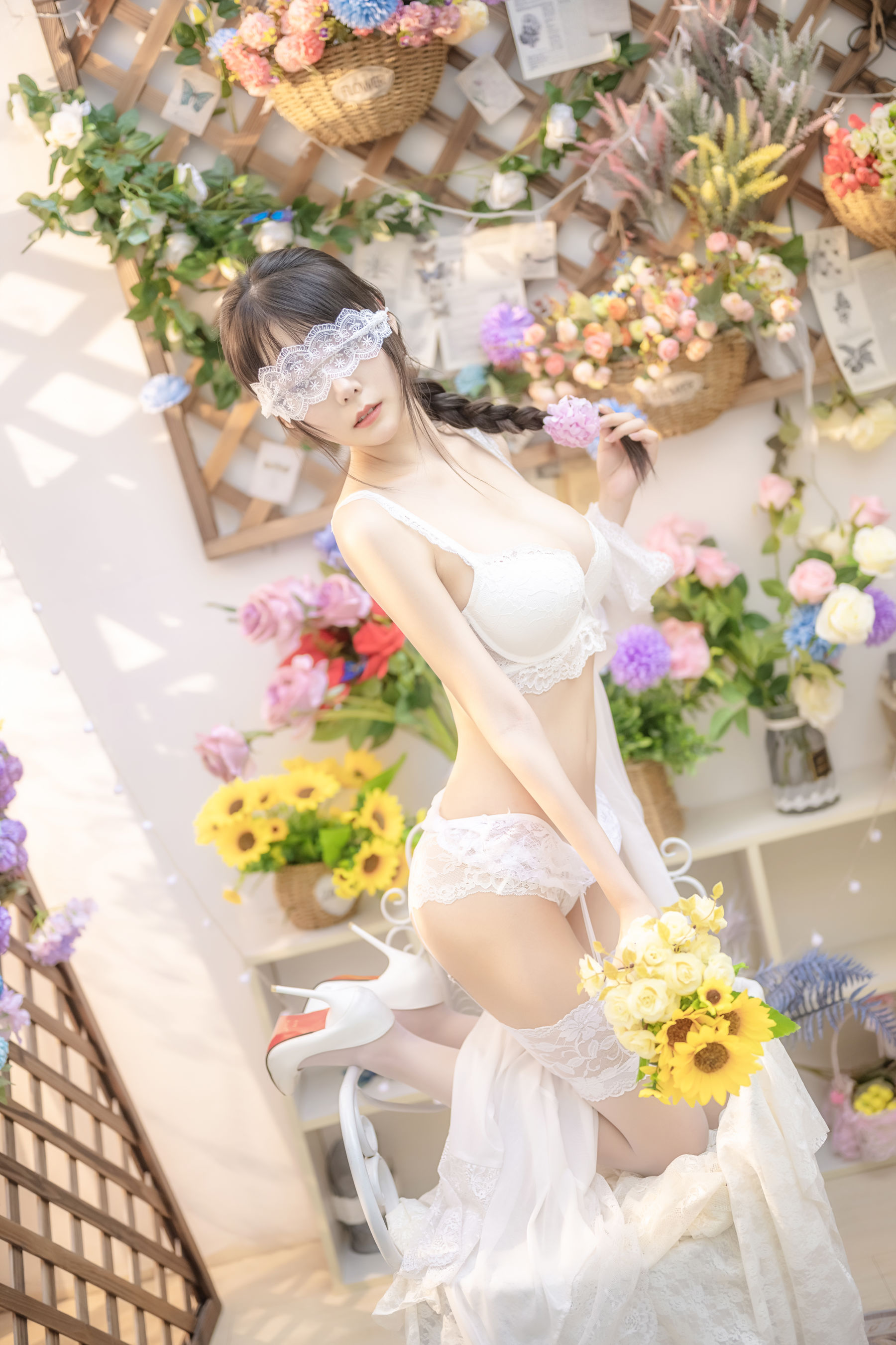 [福利COS] 香草喵露露写真 - 白色玫瑰