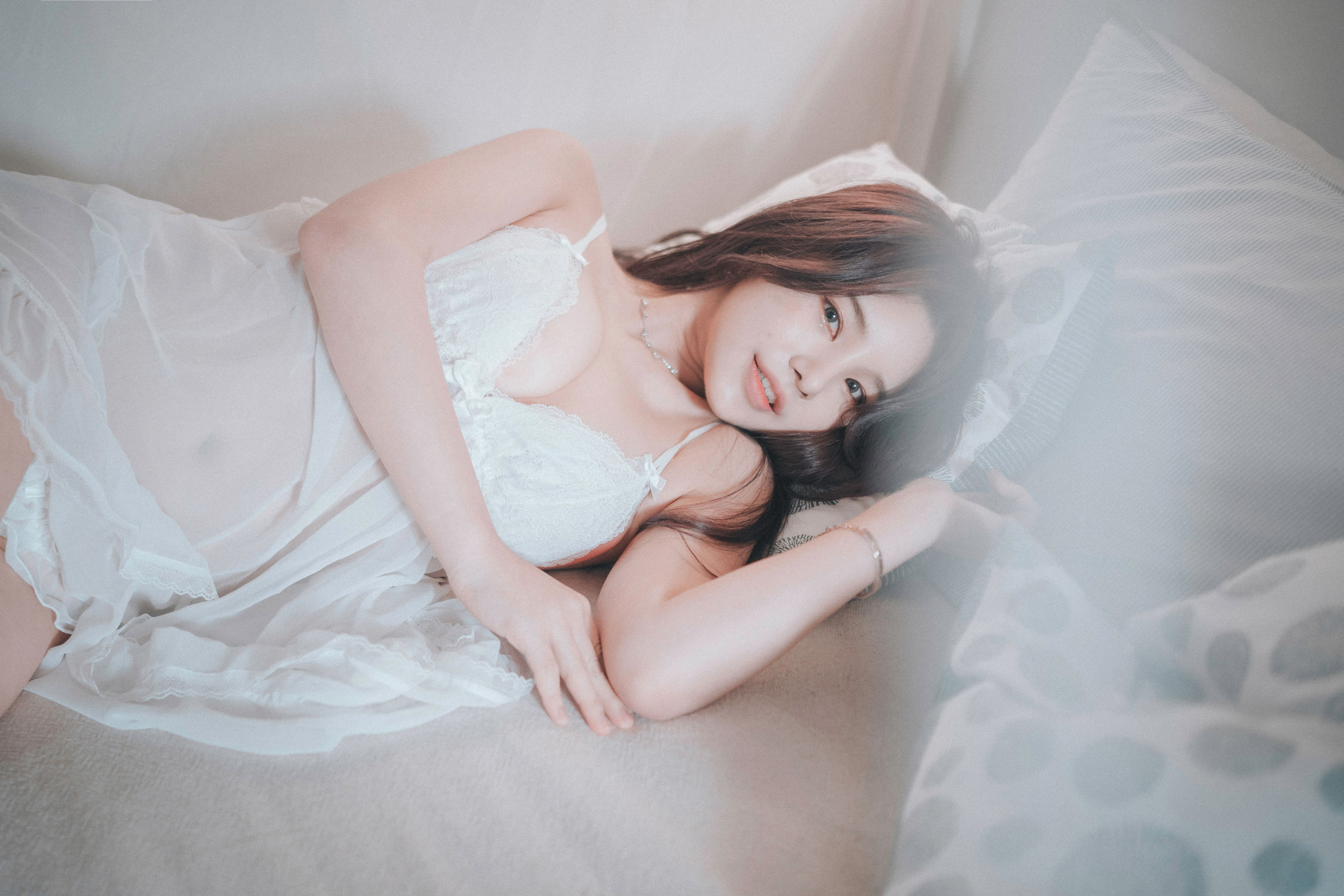 [DJAWA] ZZYuri - Alluring White
