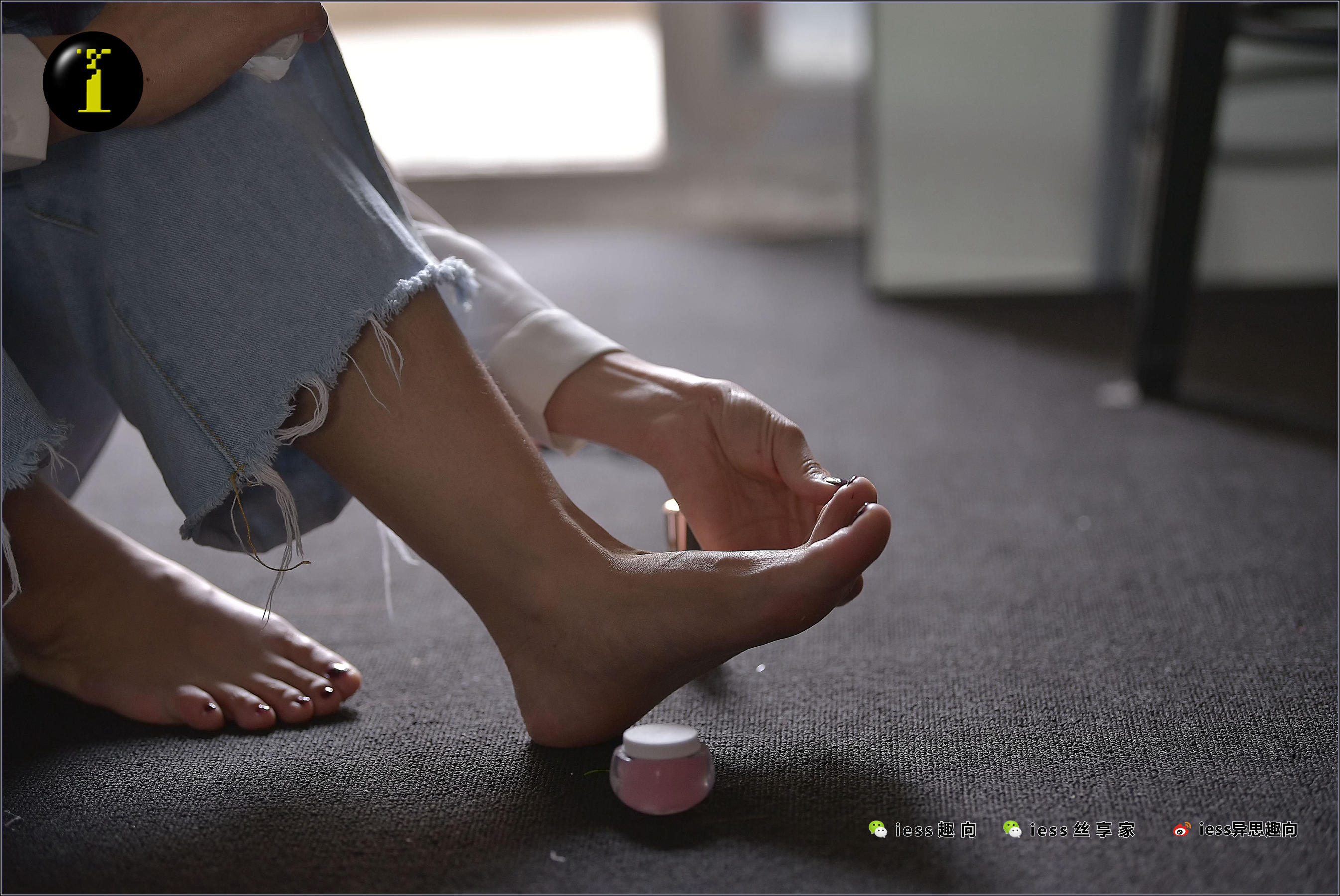 [IESS普惠集] 073 模特范美美 《涂趾甲油》