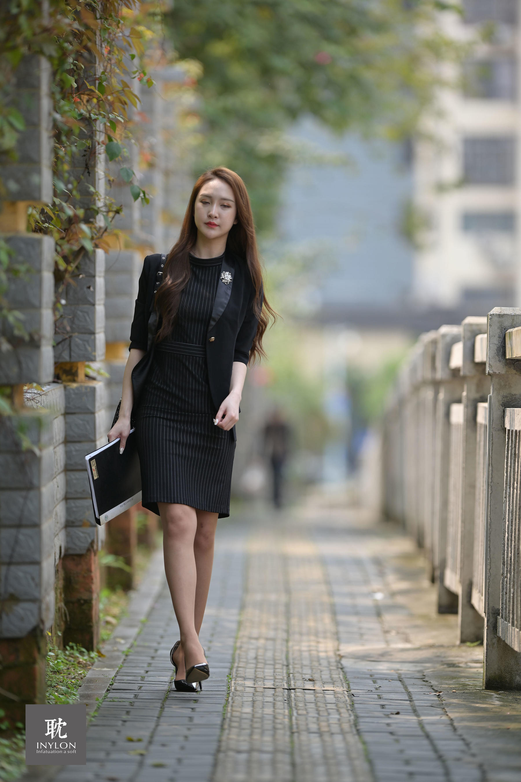 [IESS普惠集] 177 模特云芝 《跟拍上班的云芝》