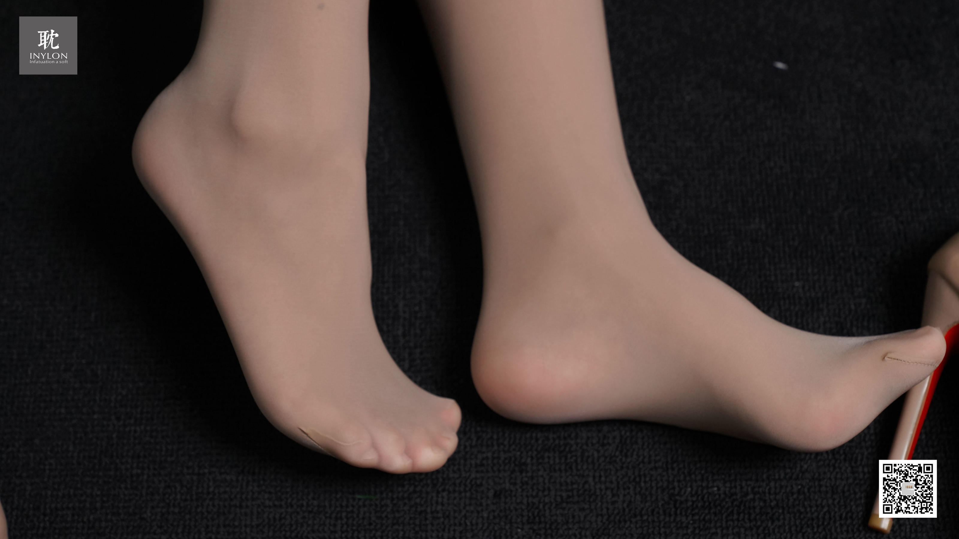 [IESS普惠集] 186 模特小婧 《顺滑的旗袍和亮丝马油袜》