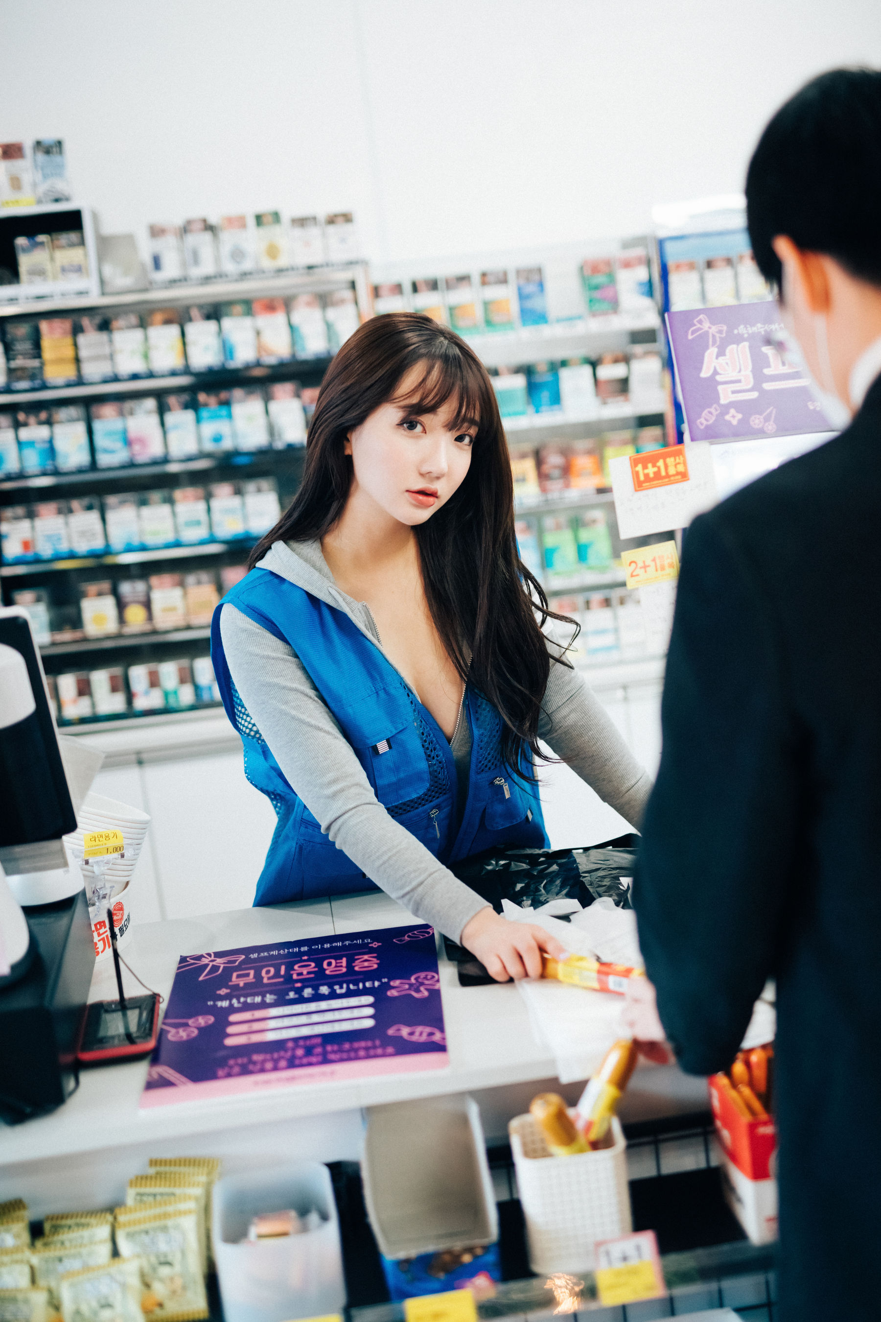 [LOOZY] Yeeun - cs part-timer