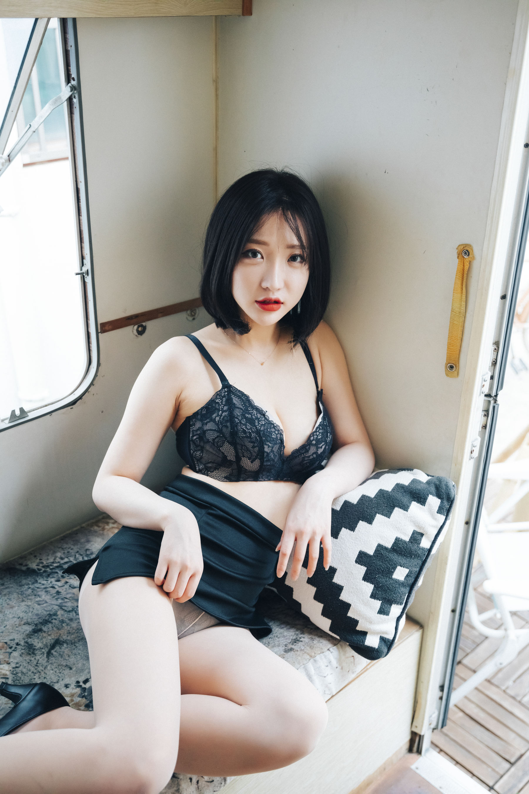 [LOOZY] Yeeun - Officegirl\'s Vacation Vol.2