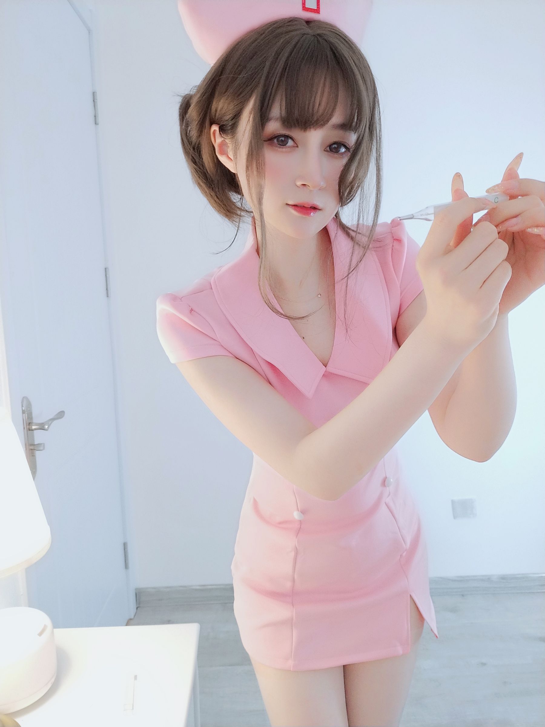 [网红COS] Coser小姐姐白银 - 夜间的私人护士