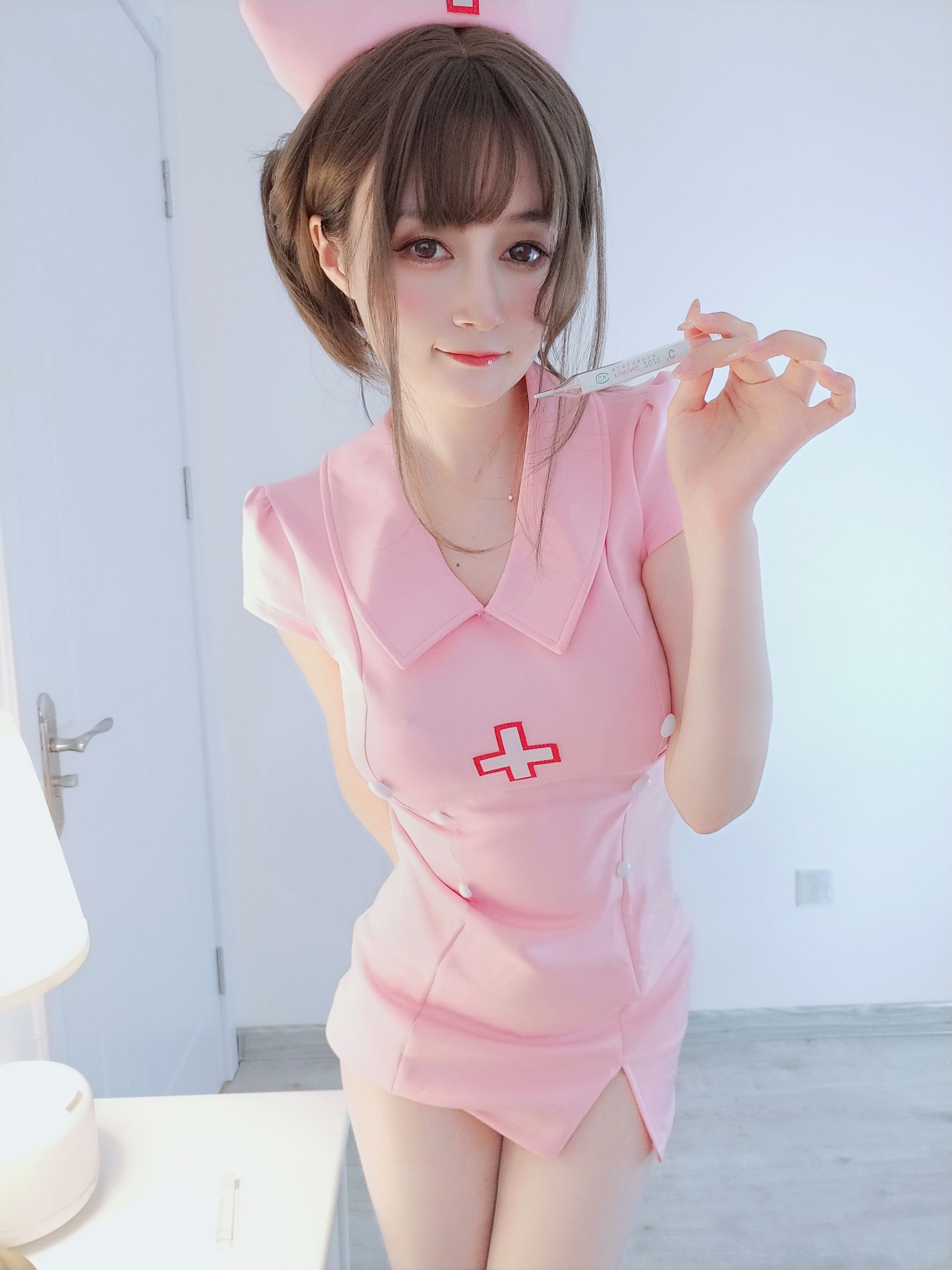 [网红COS] Coser小姐姐白银 - 夜间的私人护士