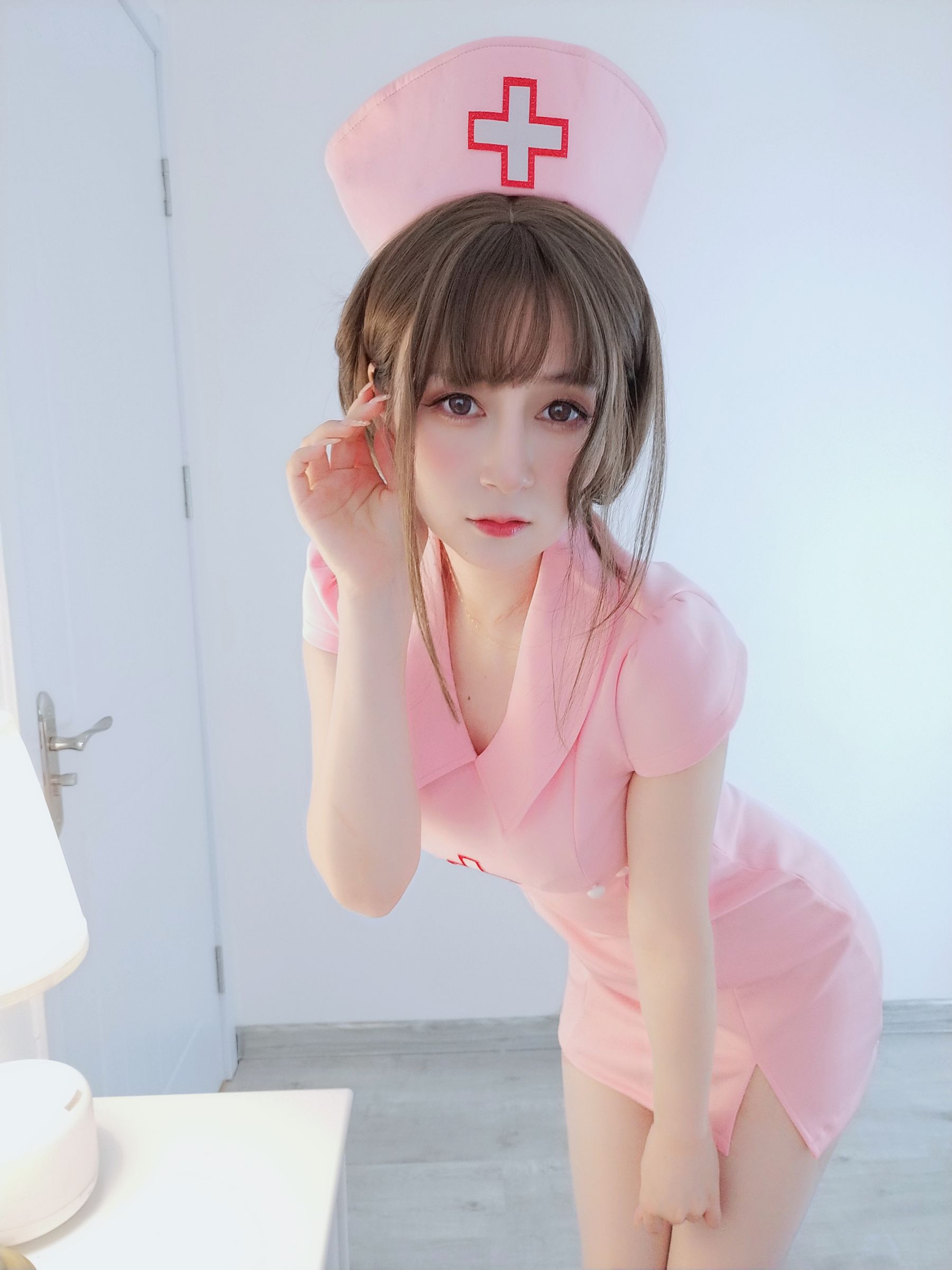 [网红COS] Coser小姐姐白银 - 夜间的私人护士