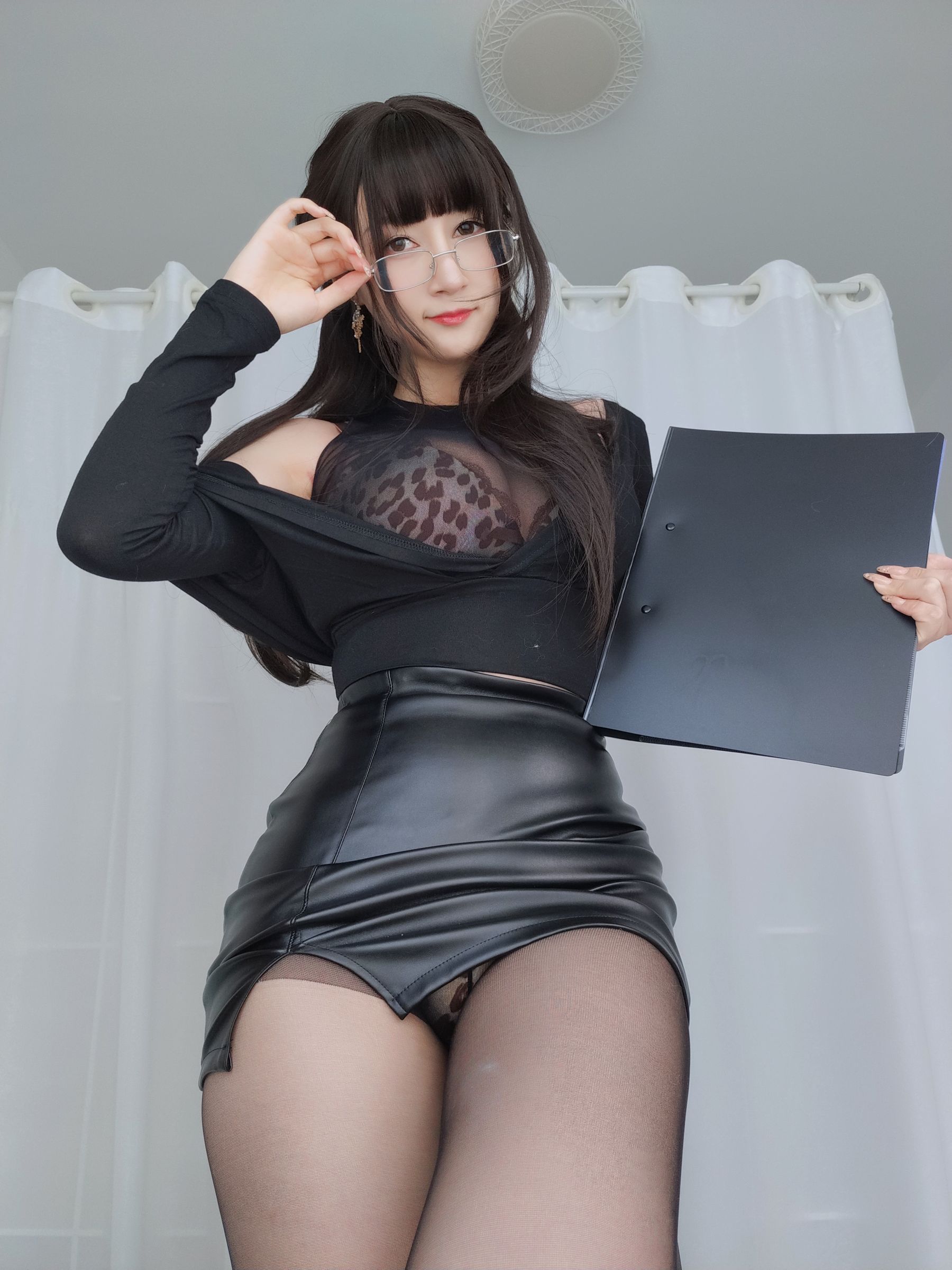[网红COS] Coser小姐姐白银 - 黒糸女上司の秘密