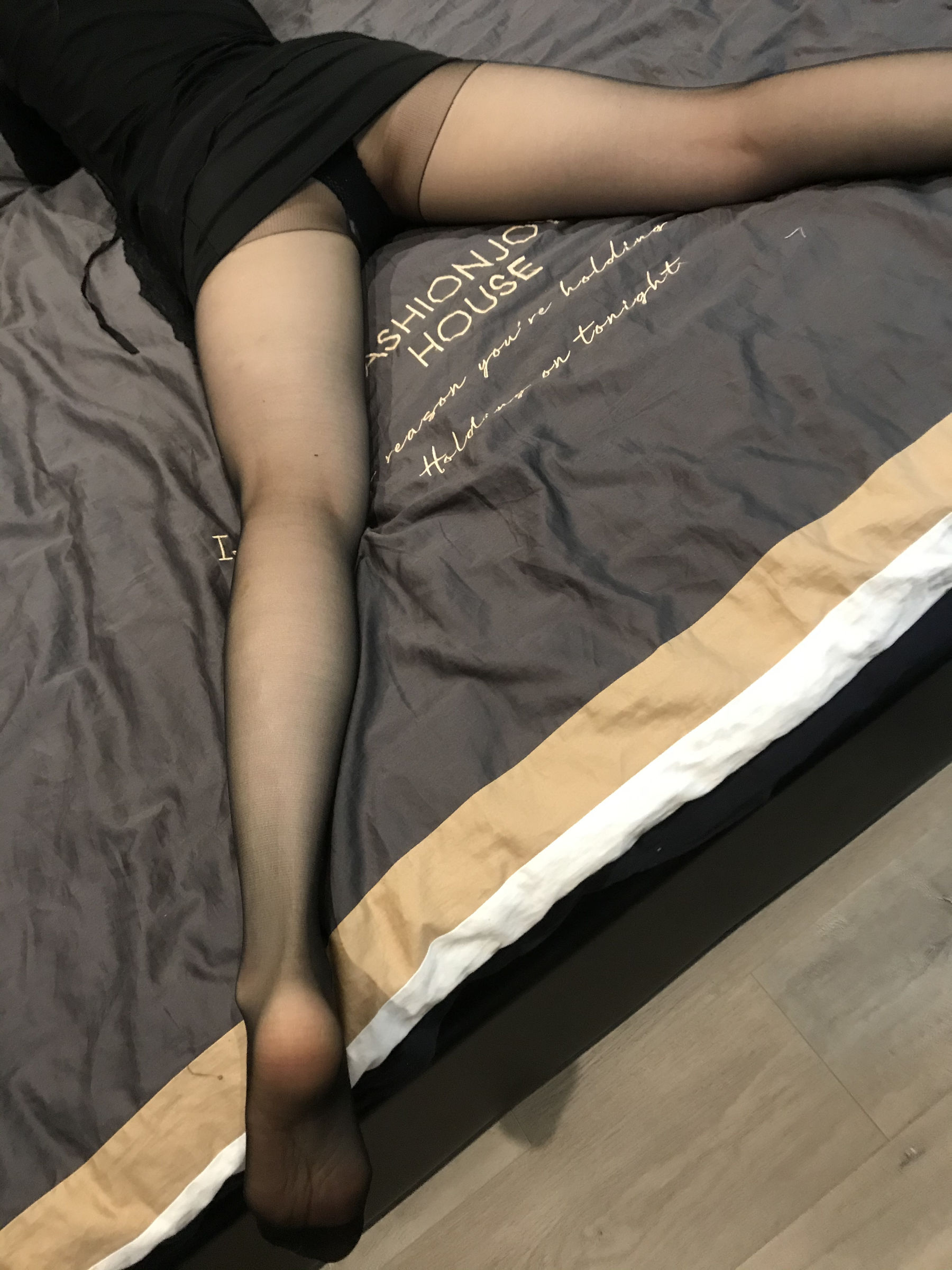 丝足博主麋鹿_Monroe 2020.03.02 皮裙肉丝