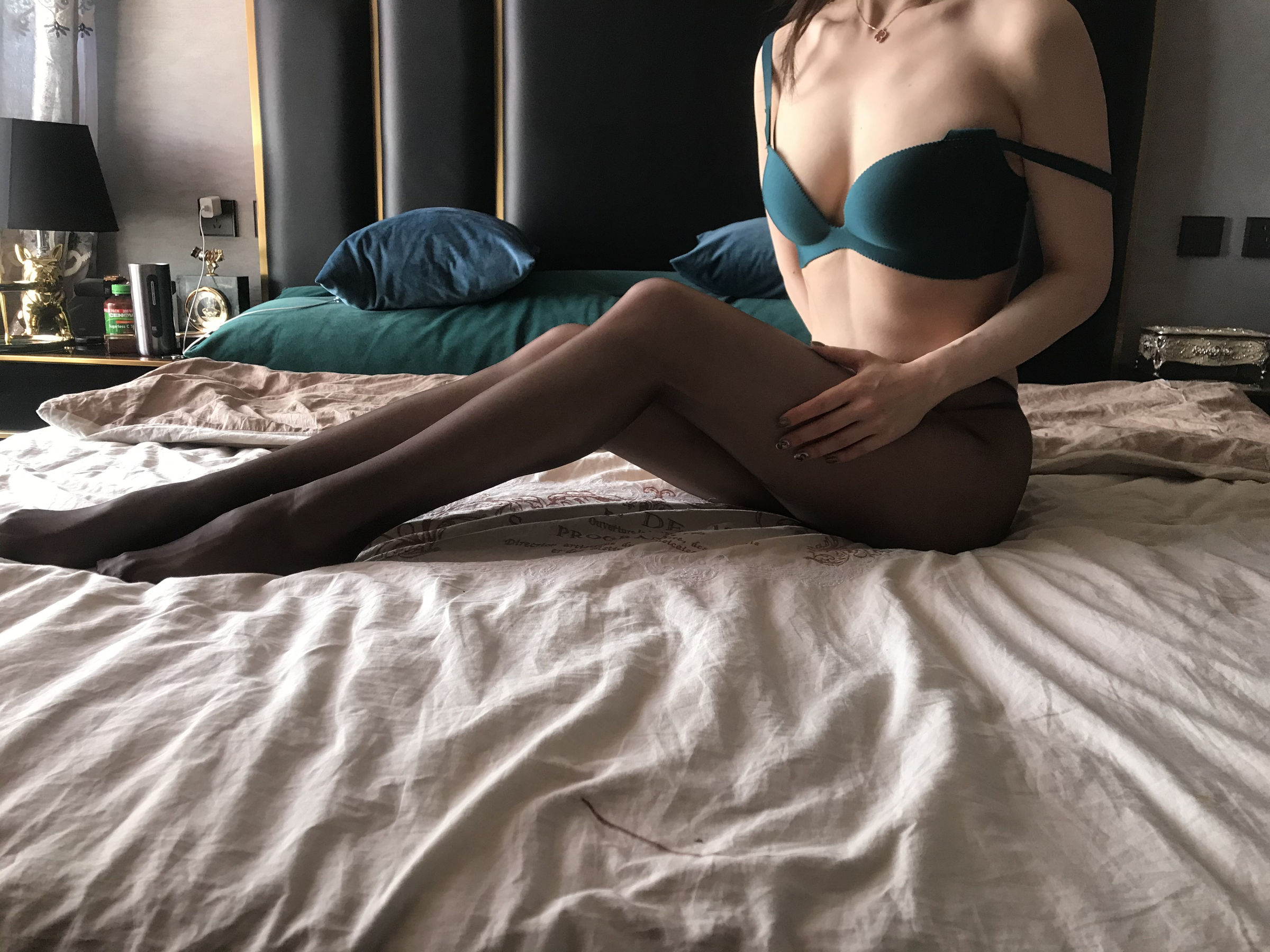 丝足博主麋鹿_Monroe 2020.03.23 包臀黑丝