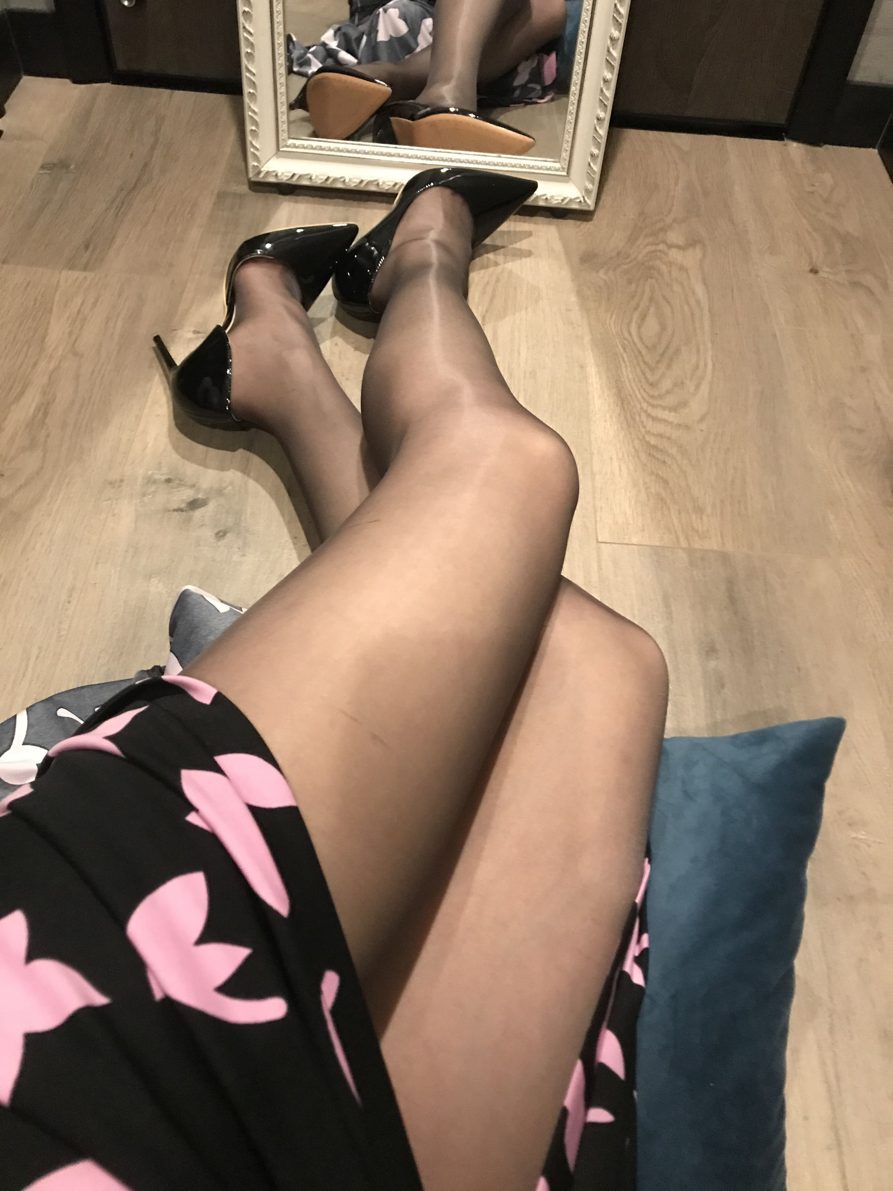 丝足博主麋鹿_Monroe 2020.03.23 包臀黑丝