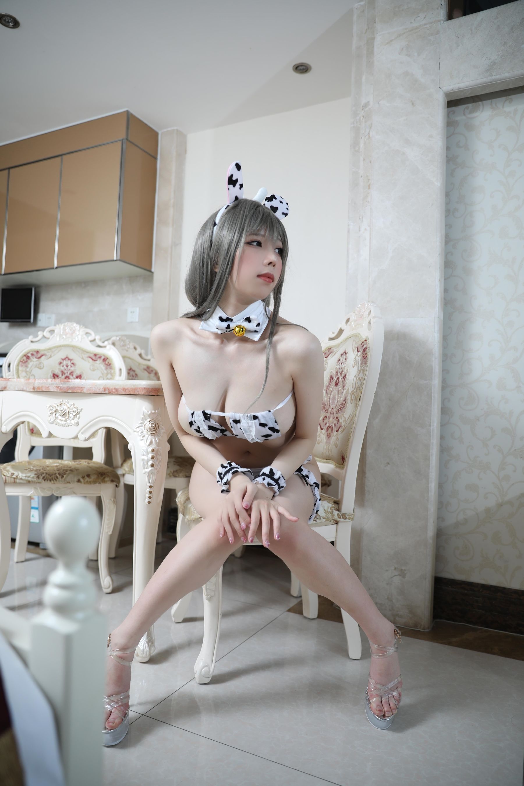二次元巨乳美女鹿野希 - 小奶牛