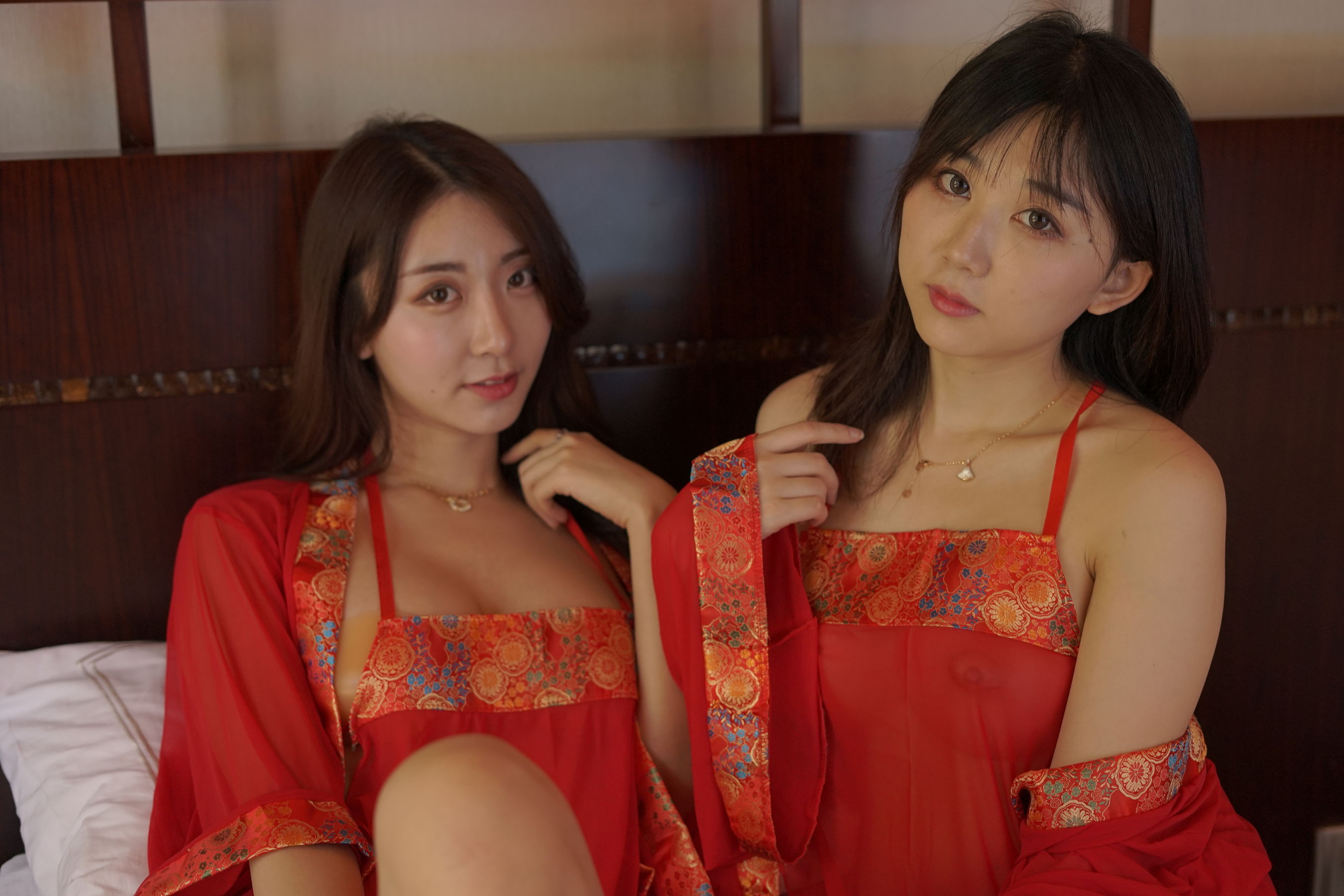 [网红COS] 人气Coser黑川&浅野菌子 - 海岛之旅