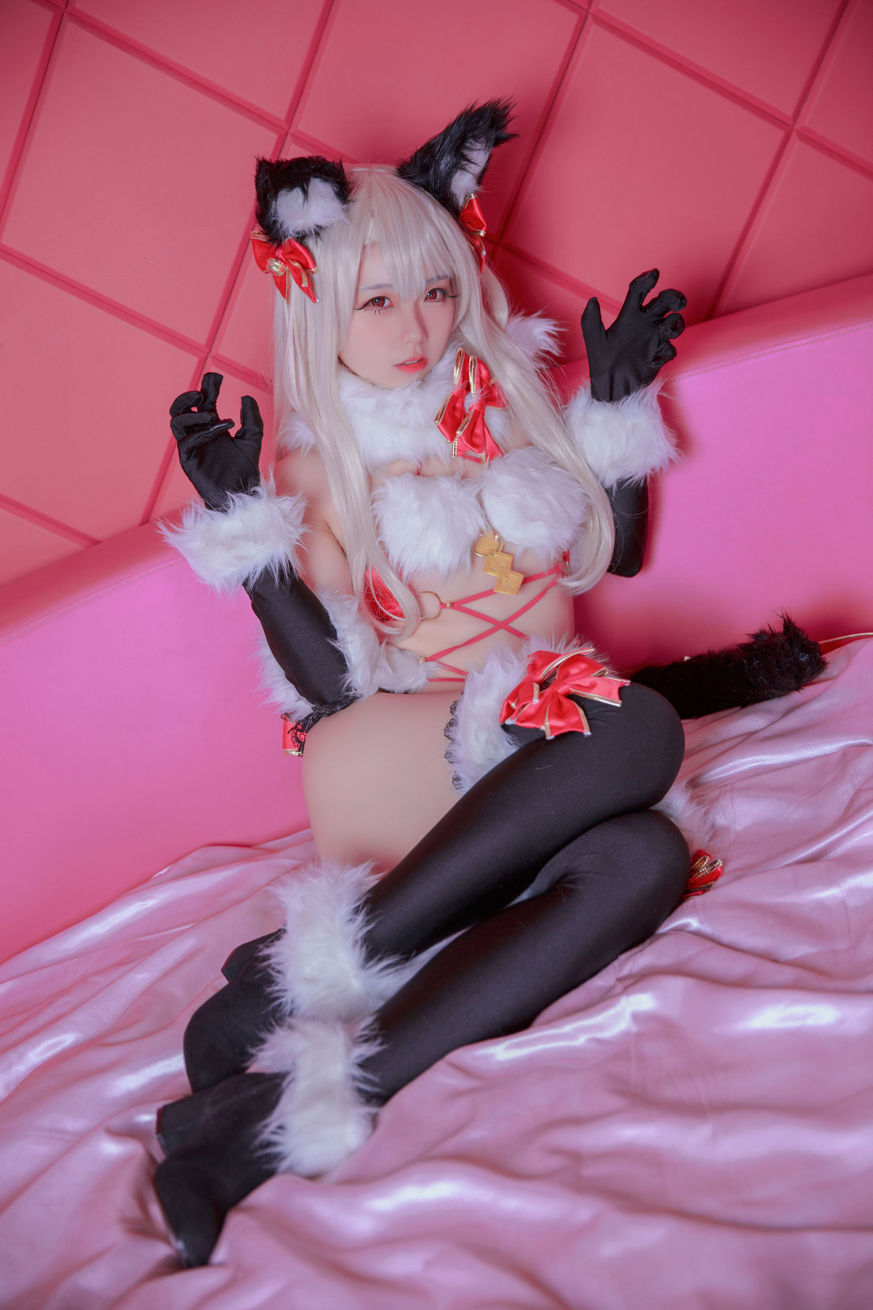 [网红COS] 动漫博主G44不会受伤 - 魔法少女伊莉雅 危险野兽