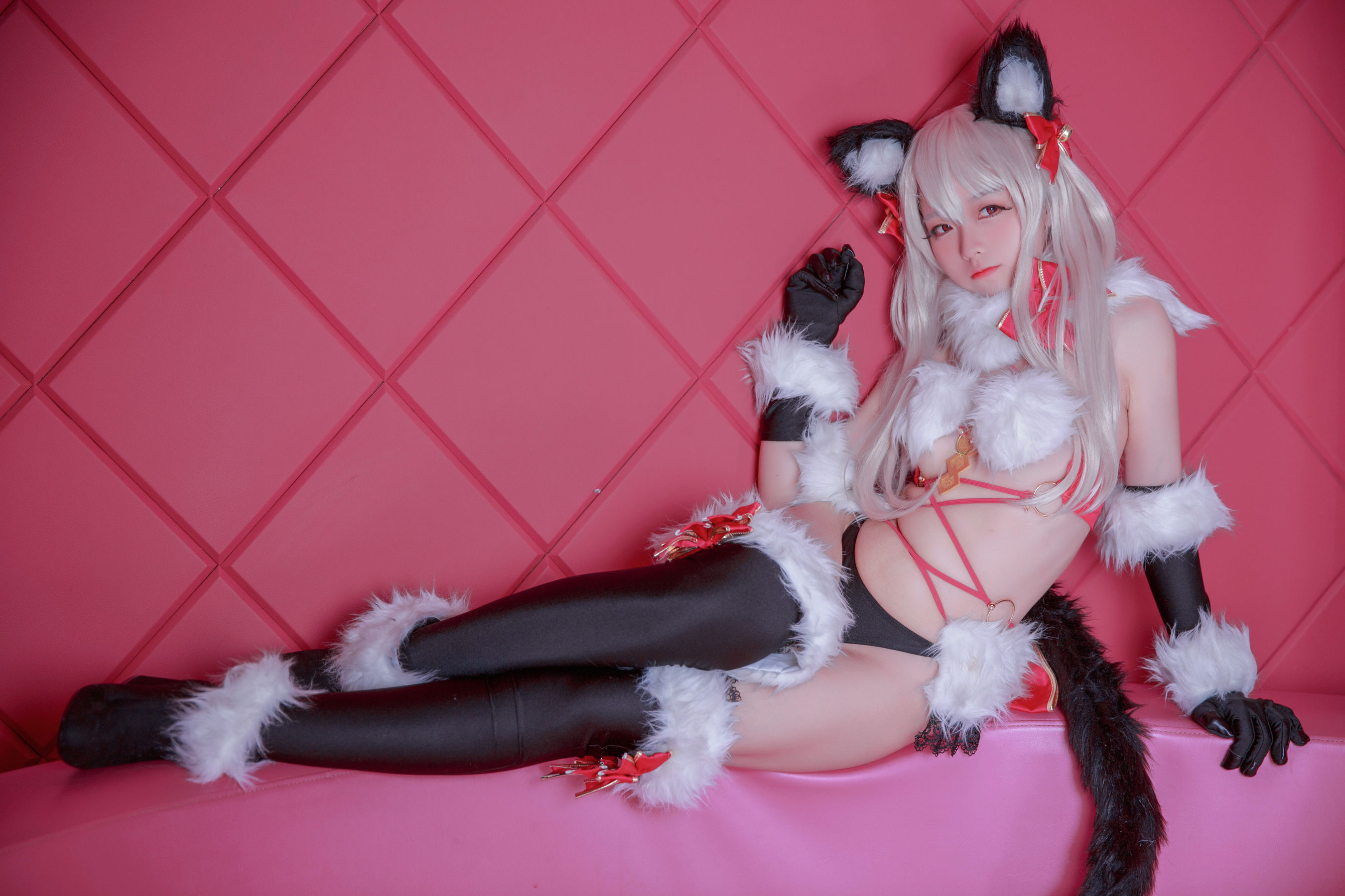 [网红COS] 动漫博主G44不会受伤 - 魔法少女伊莉雅 危险野兽