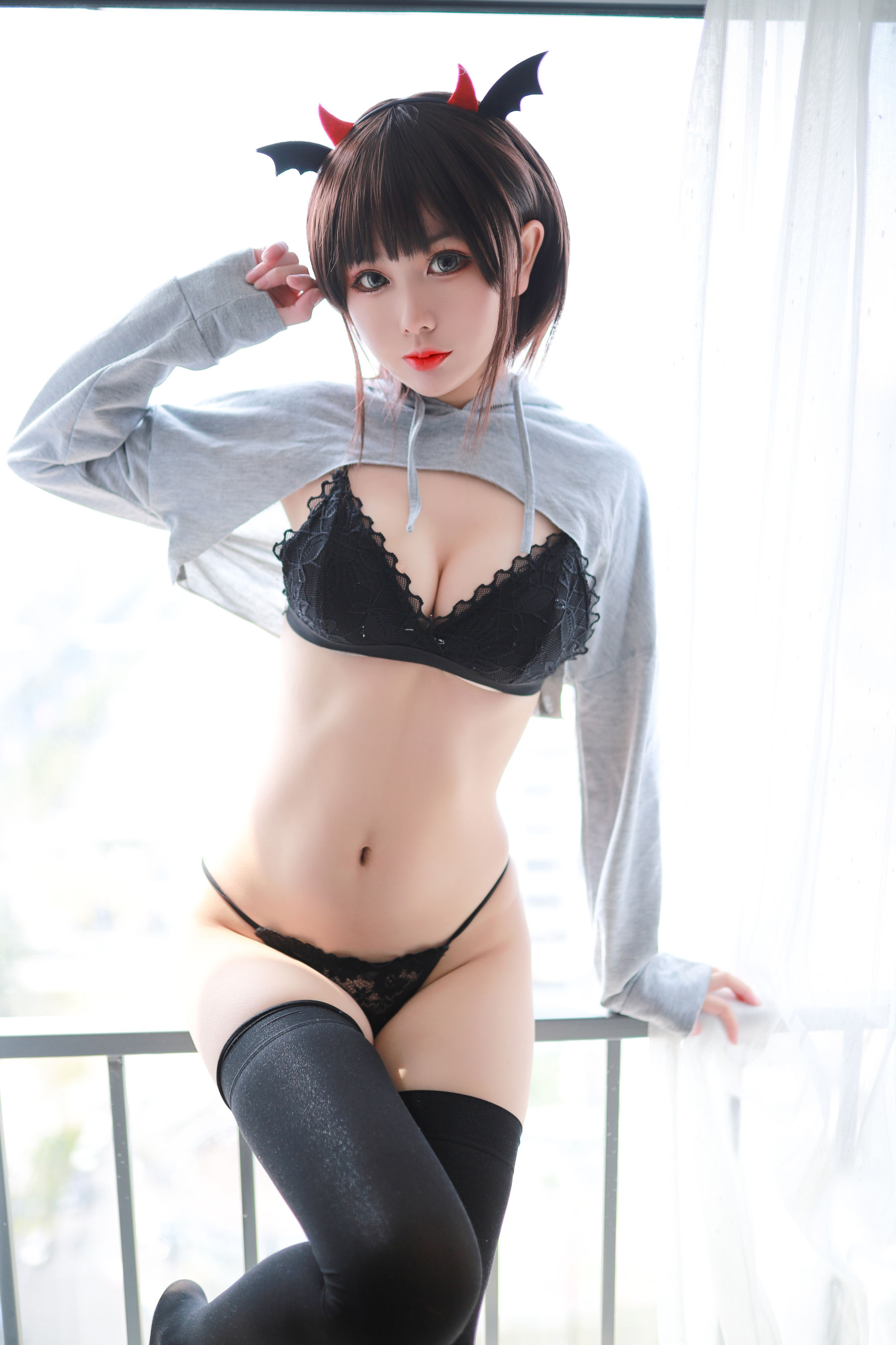 [网红COS] 动漫博主您的蛋蛋 - 开胸卫衣