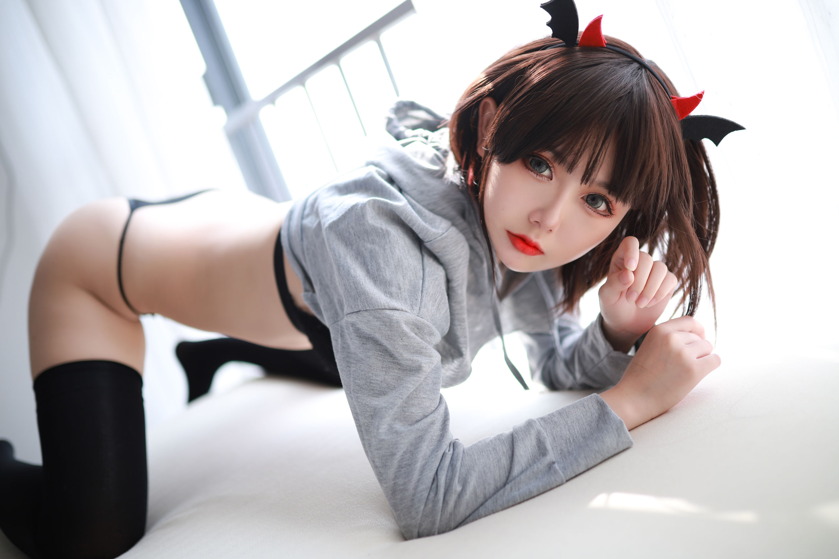 [网红COS] 动漫博主您的蛋蛋 - 开胸卫衣