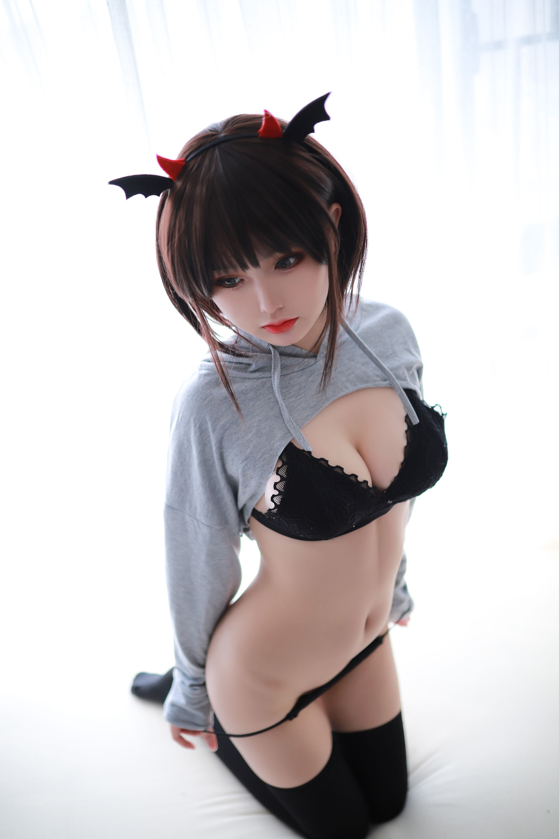 [网红COS] 动漫博主您的蛋蛋 - 开胸卫衣