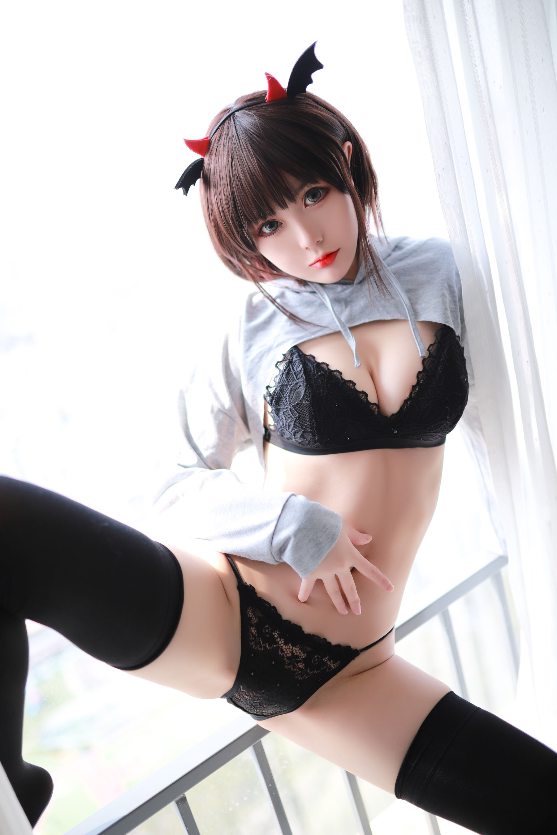 [网红COS] 动漫博主您的蛋蛋 - 开胸卫衣