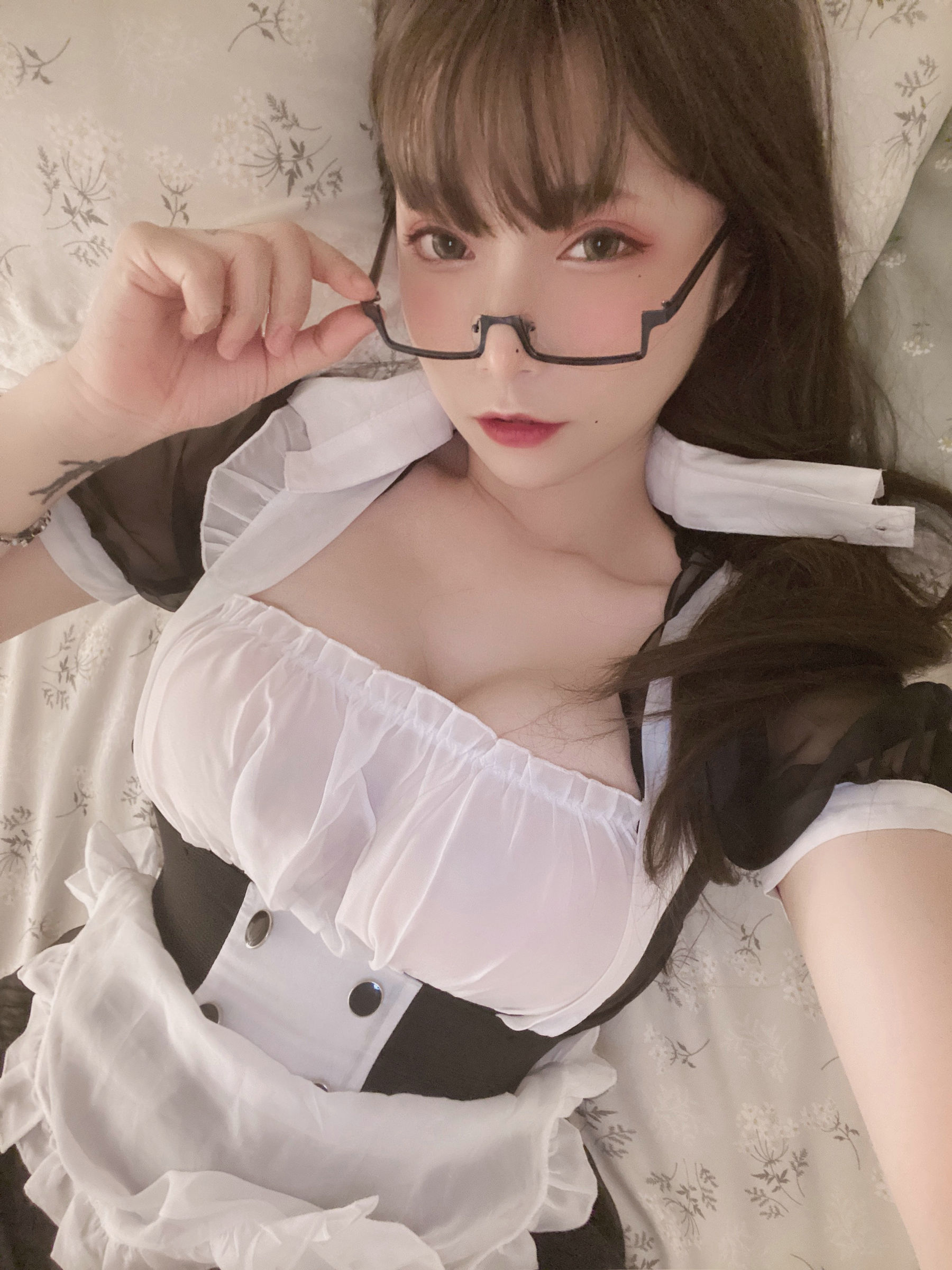 [网红COS] 次屁啦 - 透明女仆桃