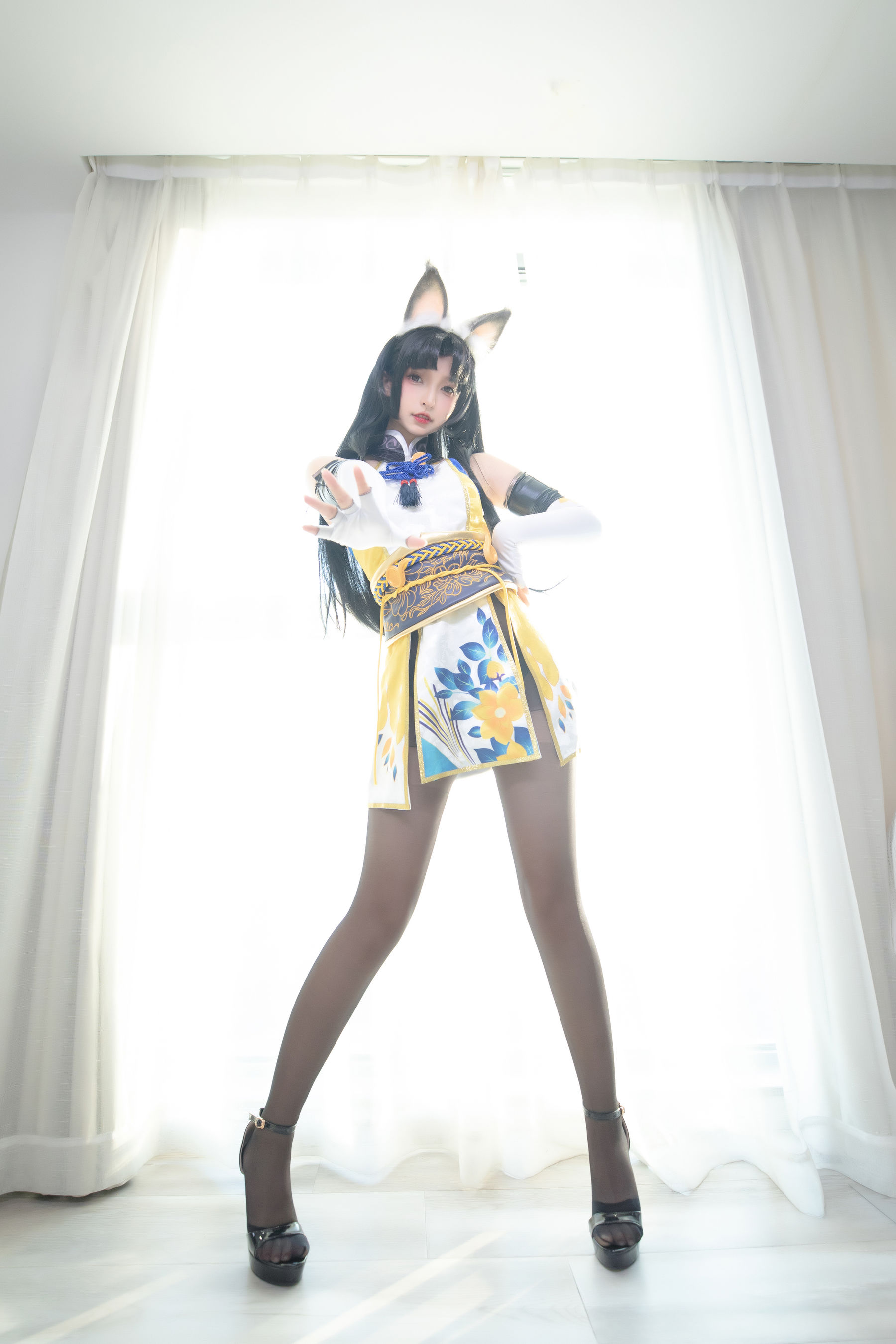 [网红COS] 萝莉神楽板真冬 黑丝胡桃