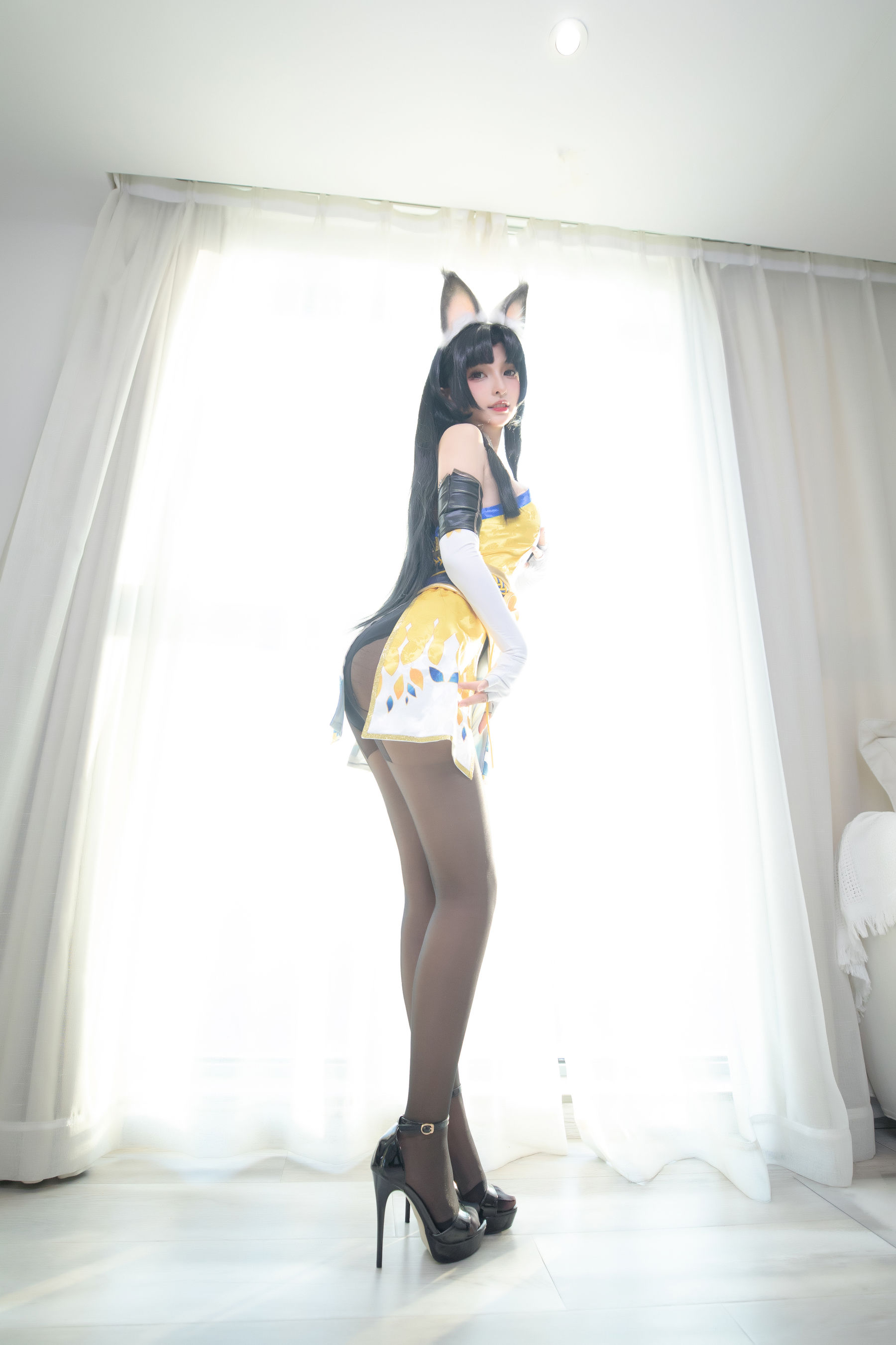 [网红COS] 萝莉神楽板真冬 黑丝胡桃