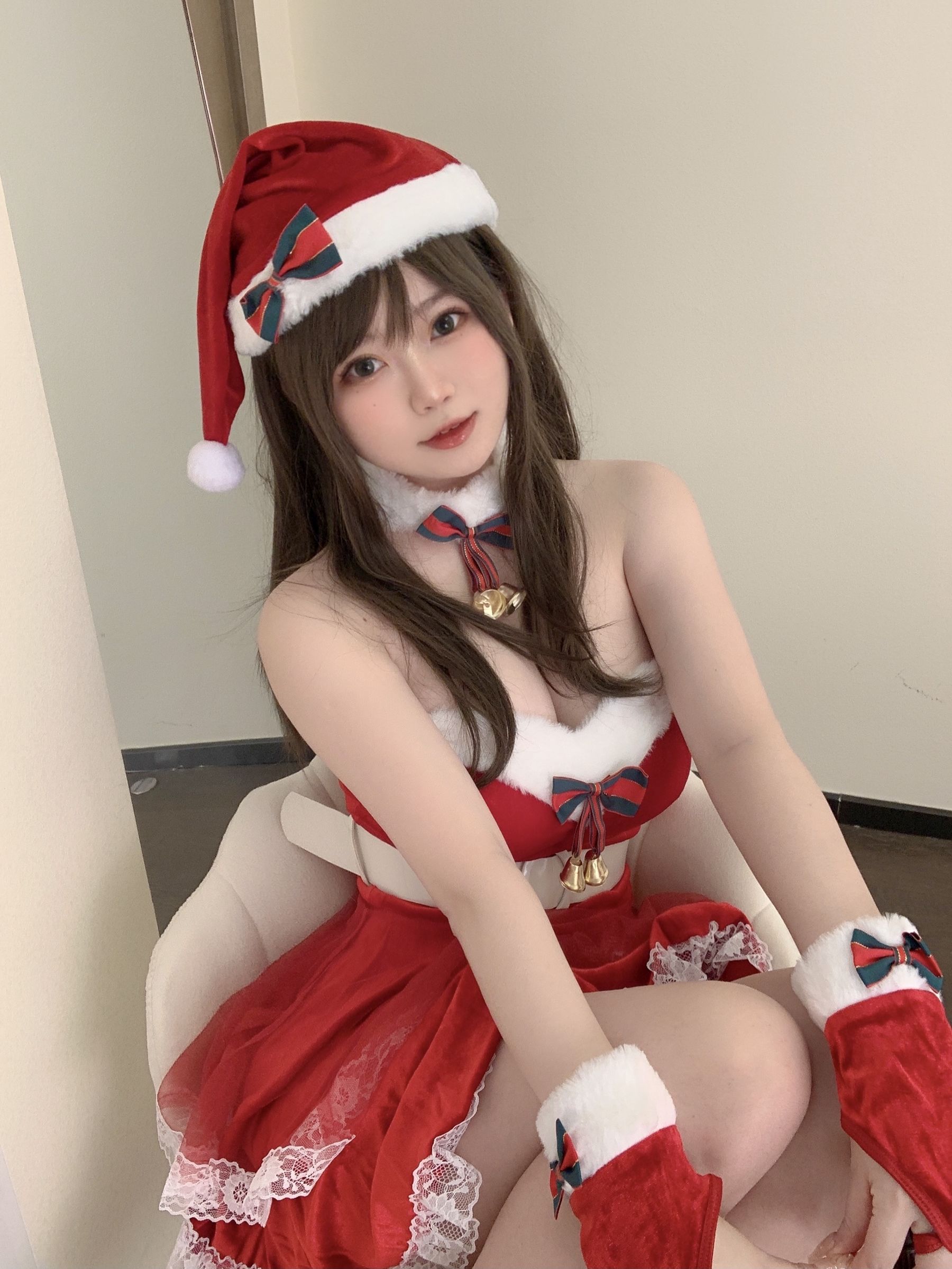 [网红COS] 蜜桃少女是依酱呀 - 2021圣诞特辑