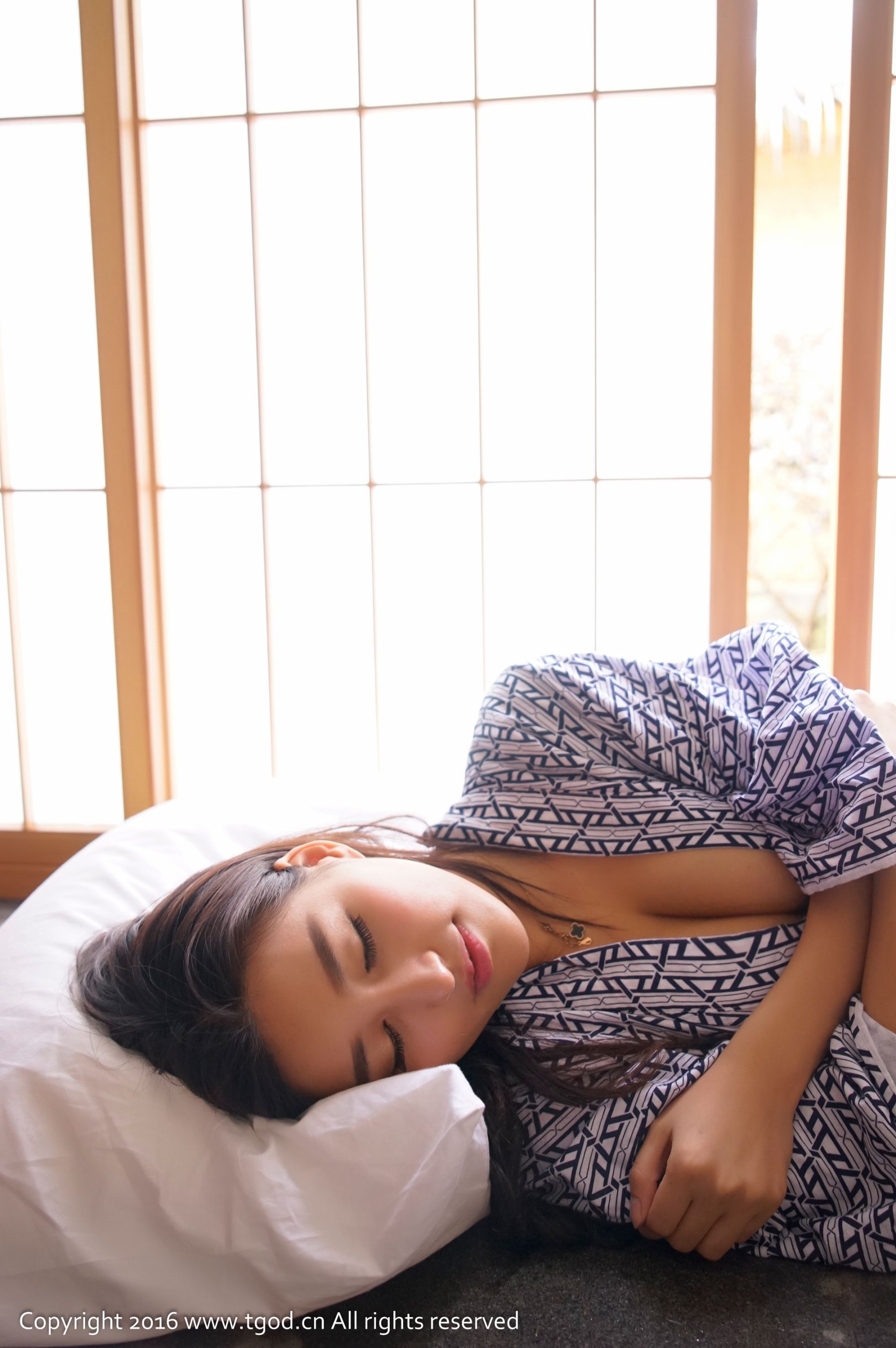 汪佩妮《初来乍到 完美脸庞下还呼之欲出》 [推女神TGOD]