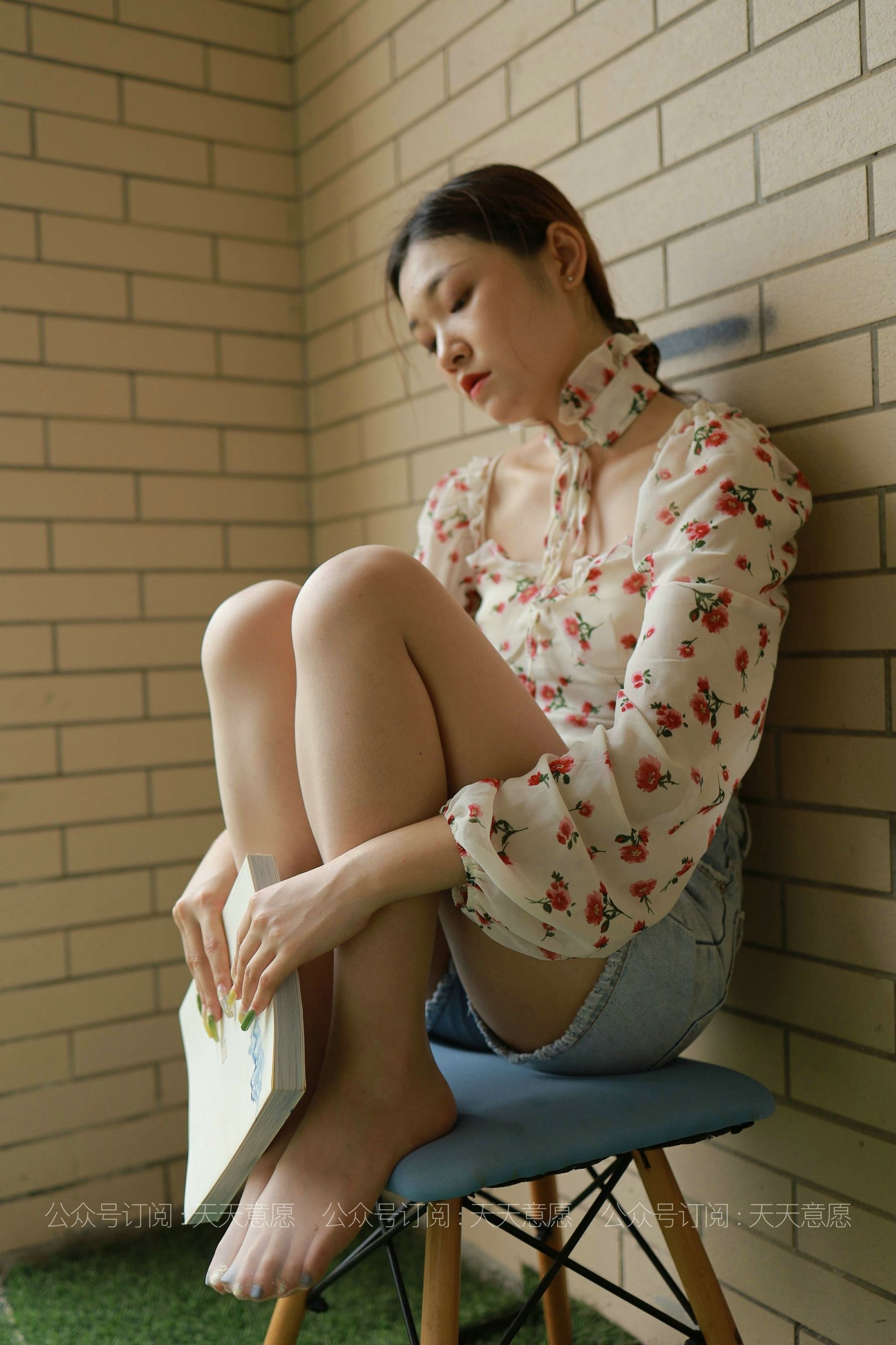 [IESS异思趣向]  模特：可可《法式碎花裙》