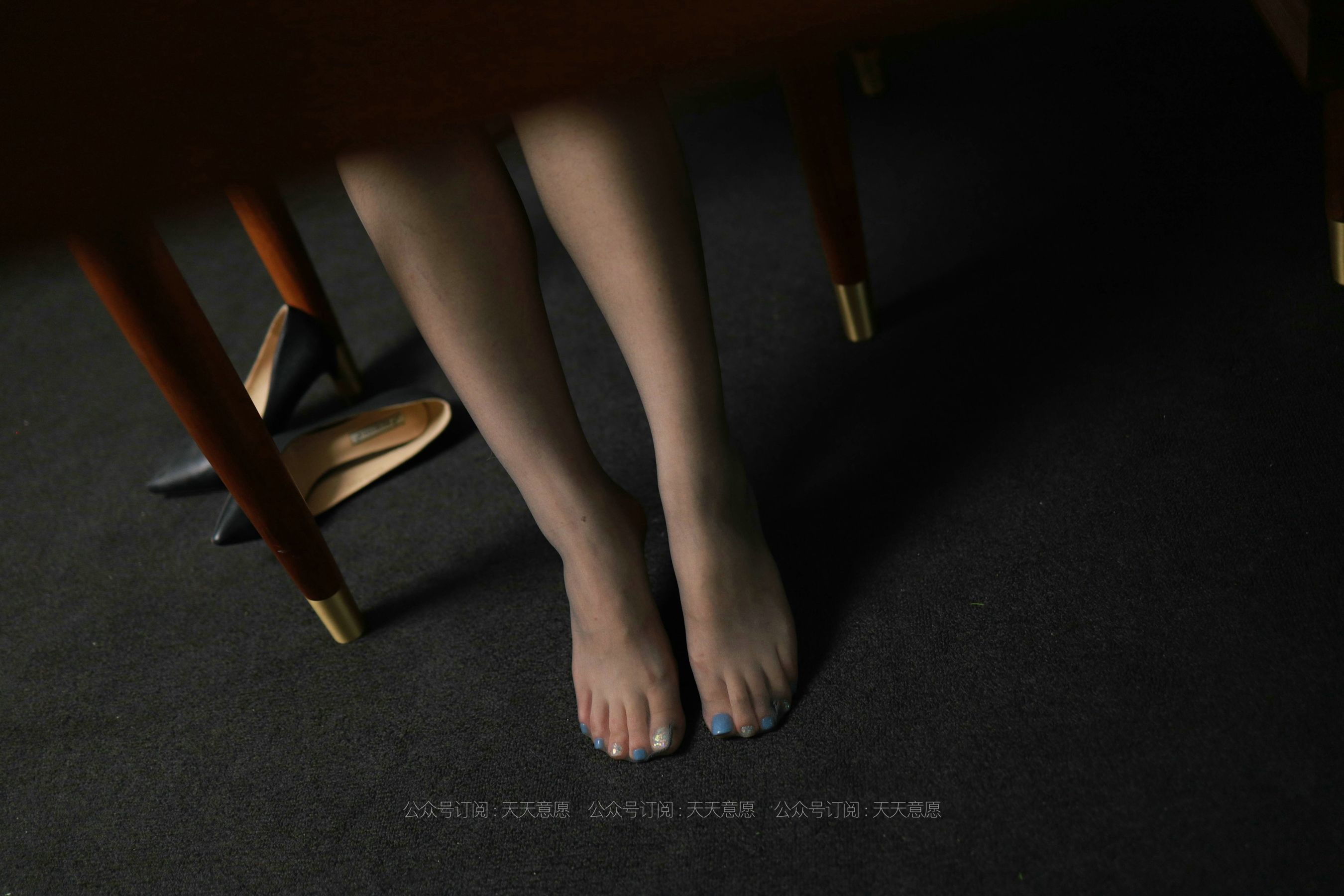 [IESS异思趣向]  模特：可可《黑丝吊带裙》