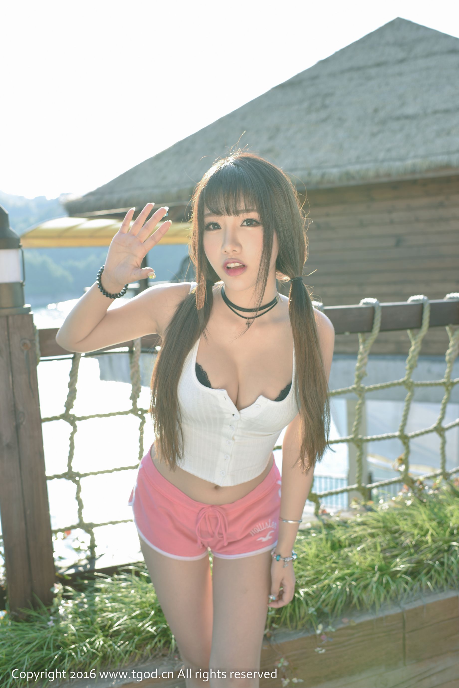 Akiki朱若慕《云曼旅拍》一个会说会笑会唱会跳的奔跑的小怪兽 [推女神TGOD]