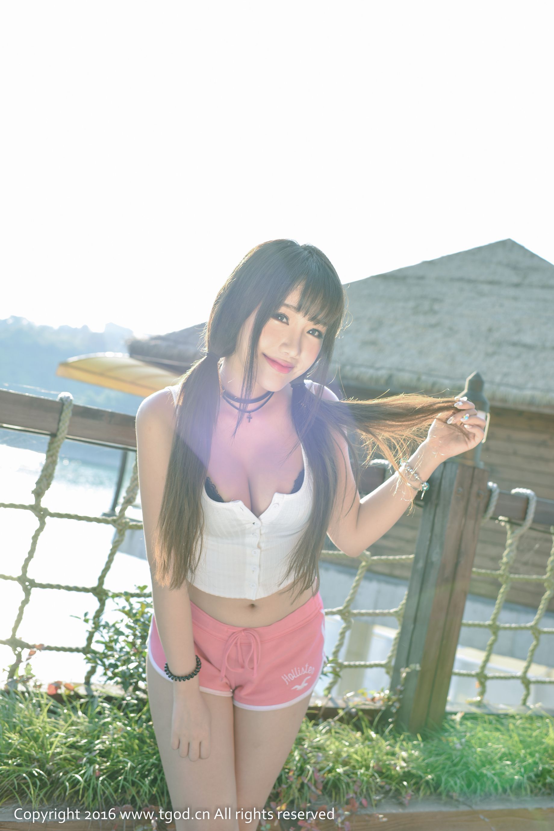 Akiki朱若慕《云曼旅拍》一个会说会笑会唱会跳的奔跑的小怪兽 [推女神TGOD]