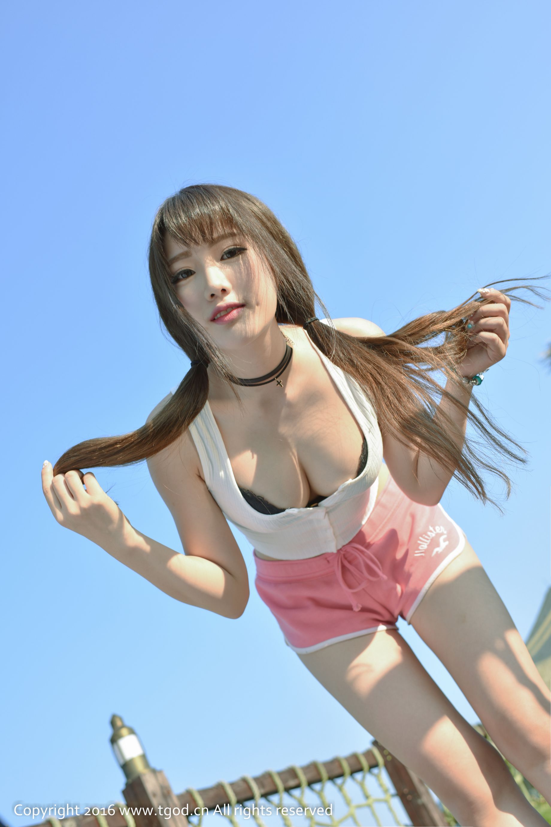 Akiki朱若慕《云曼旅拍》一个会说会笑会唱会跳的奔跑的小怪兽 [推女神TGOD]