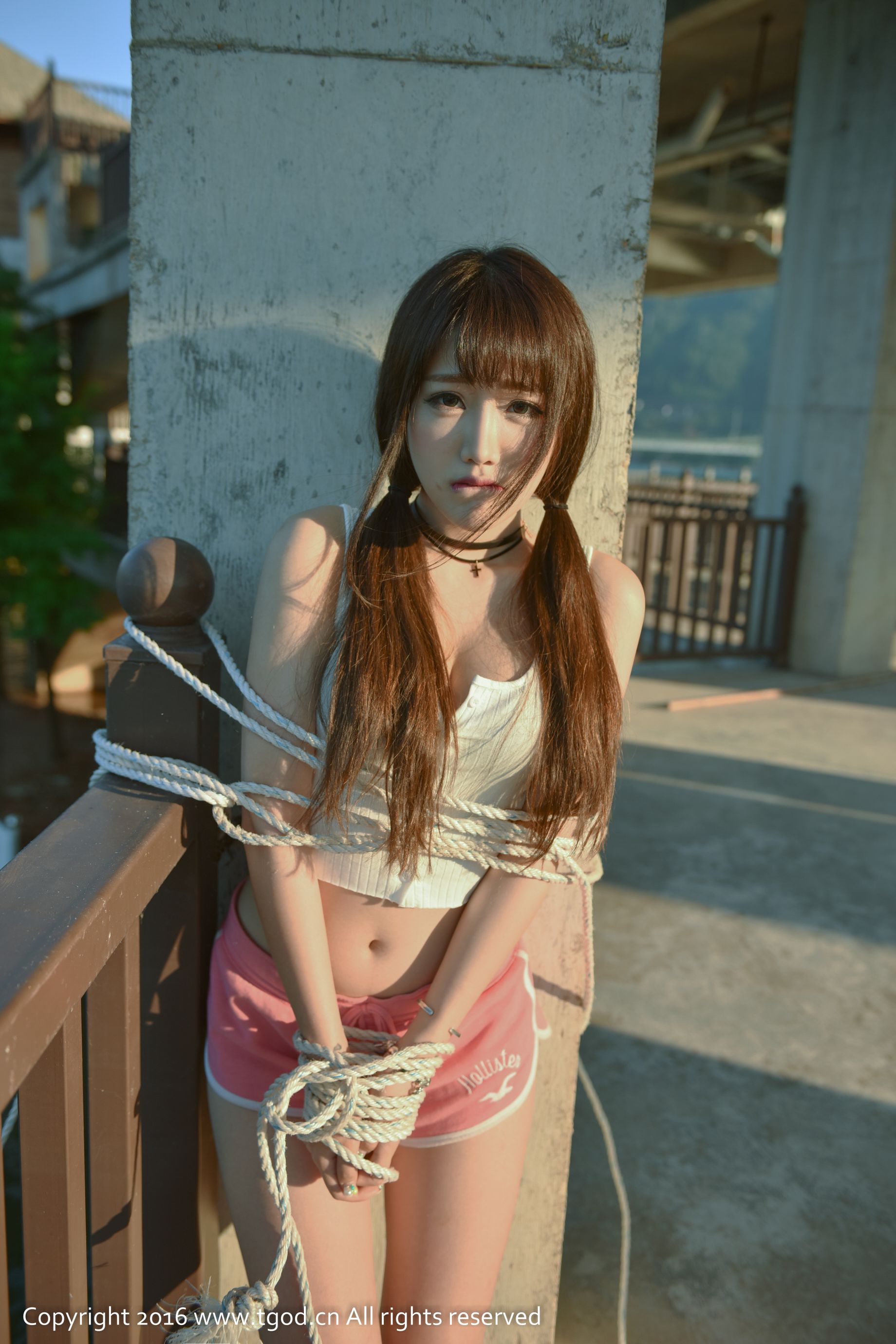 Akiki朱若慕《云曼旅拍》一个会说会笑会唱会跳的奔跑的小怪兽 [推女神TGOD]