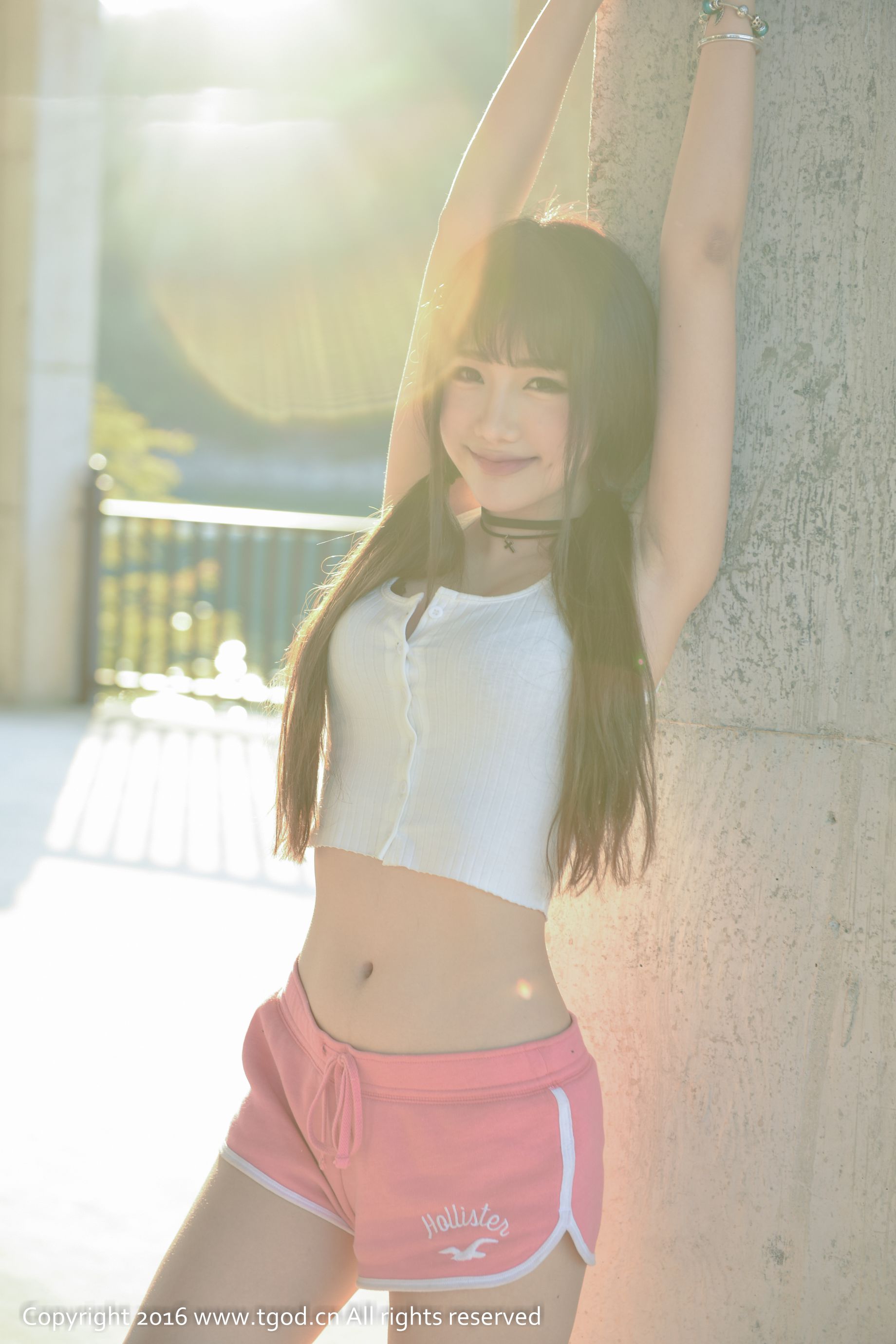 Akiki朱若慕《云曼旅拍》一个会说会笑会唱会跳的奔跑的小怪兽 [推女神TGOD]