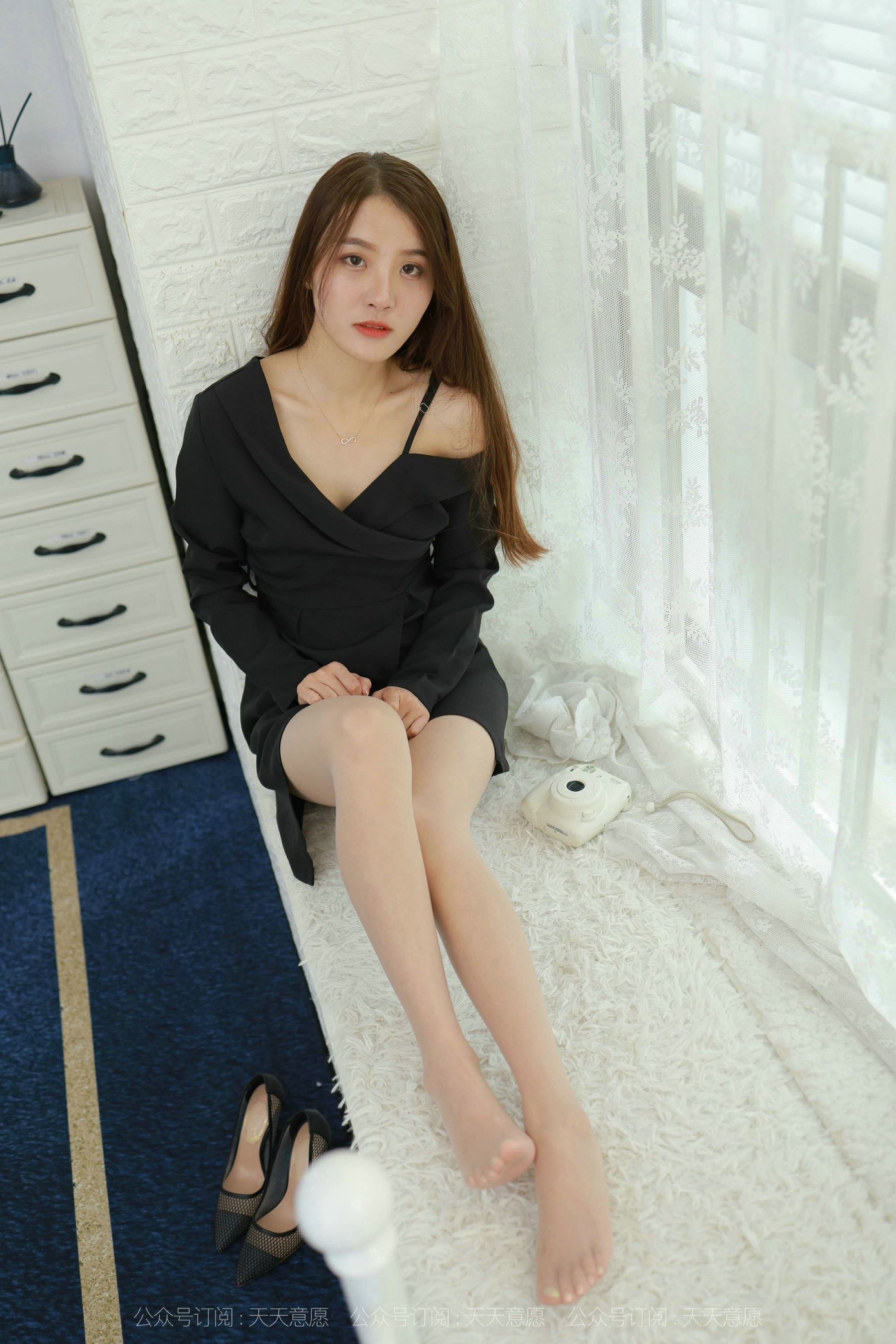 [IESS异思趣向]  模特：婉苹《性感露肩短裙》