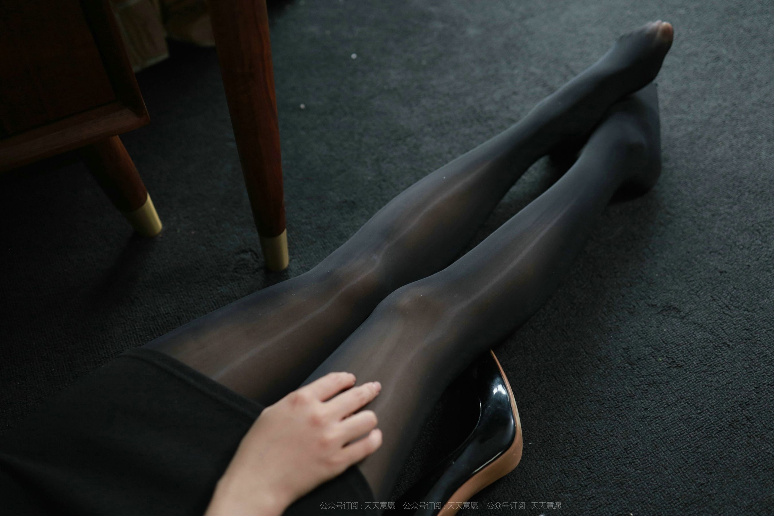 [IESS异思趣向]  模特：婉苹《暗夜里的制服》